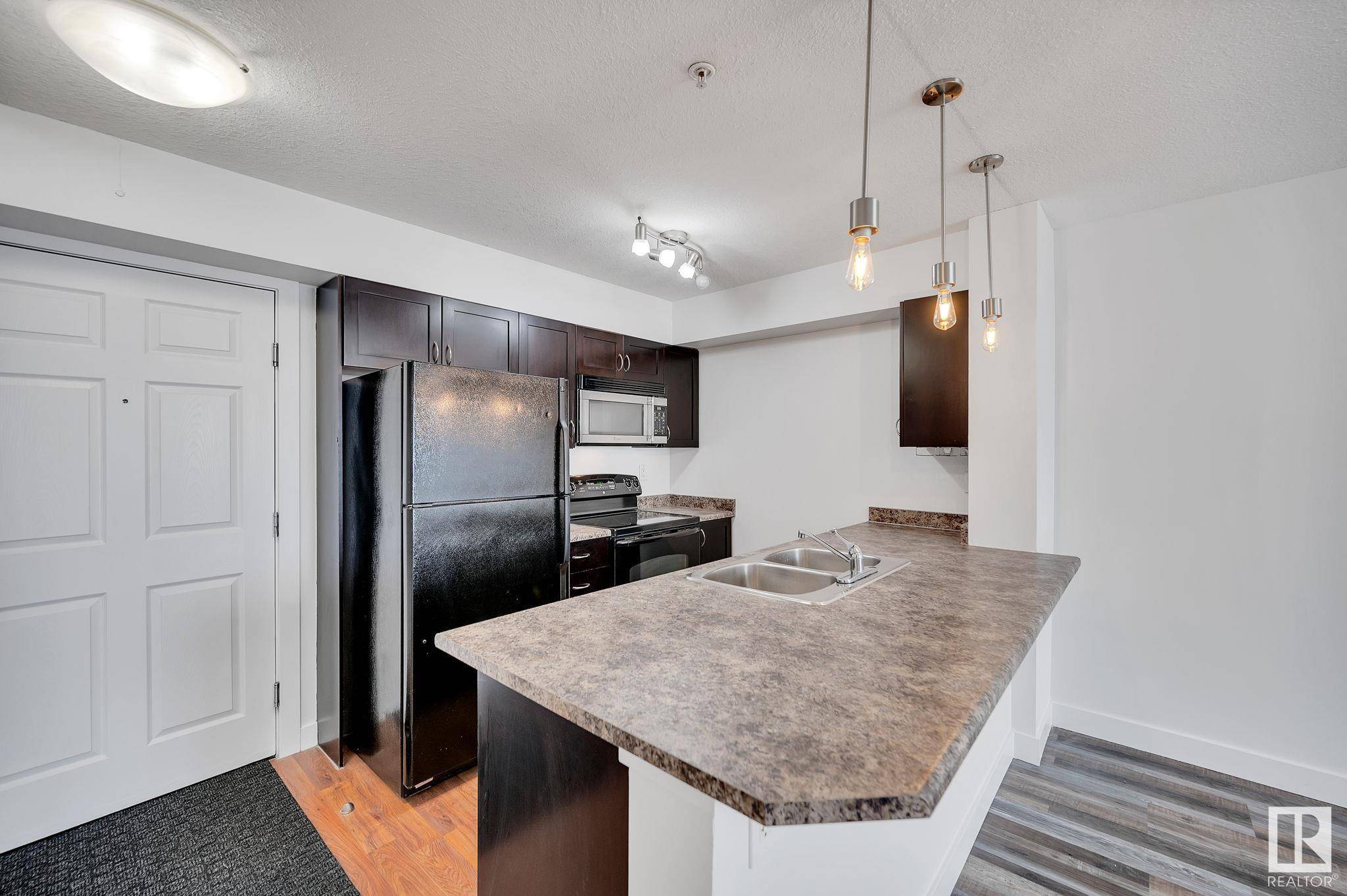 Edmonton, AB T6R 0N6,#112 920 156 ST NW
