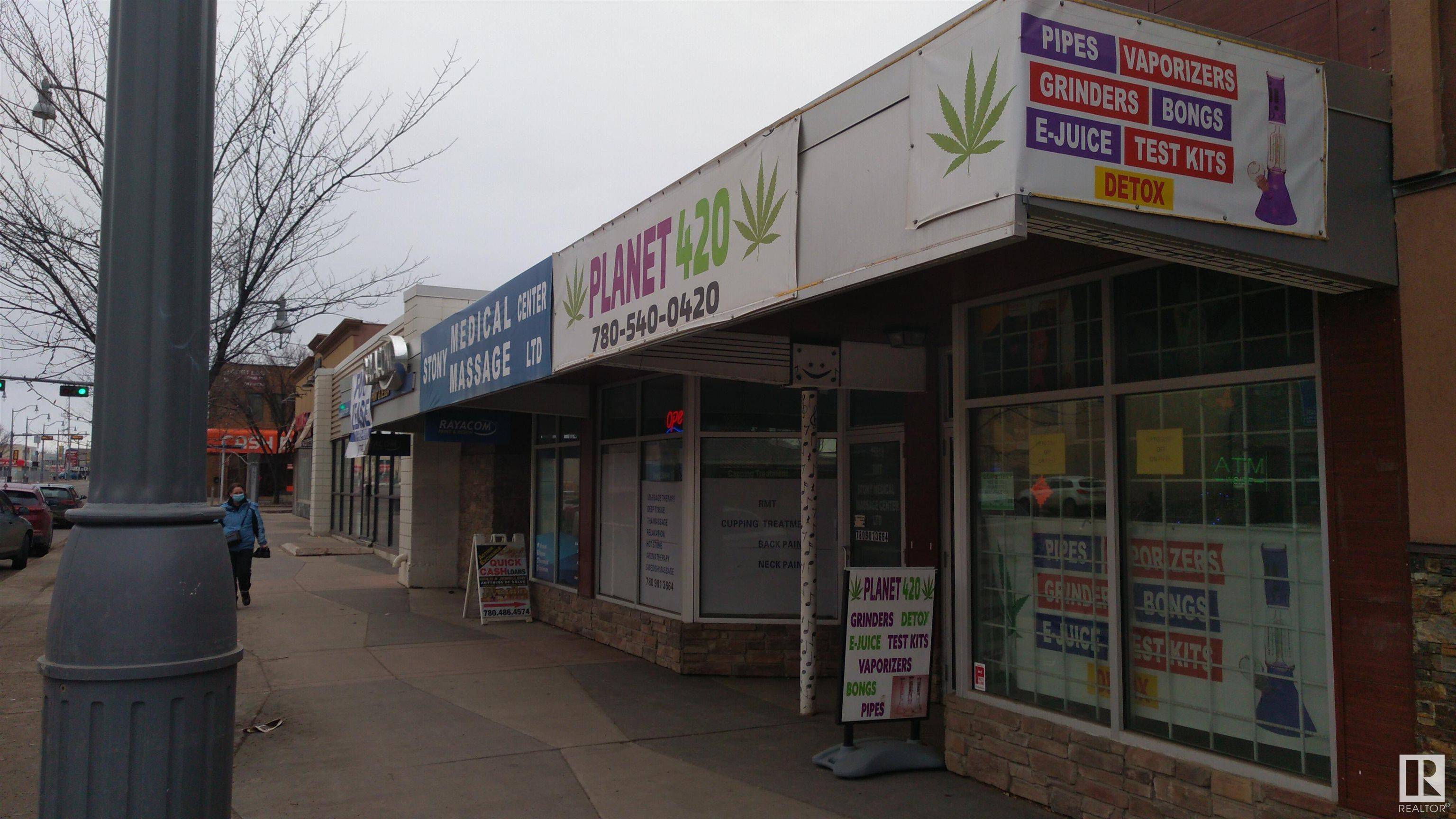 Edmonton, AB T5P 3Y5,15216 STONY PLAIN RD NW