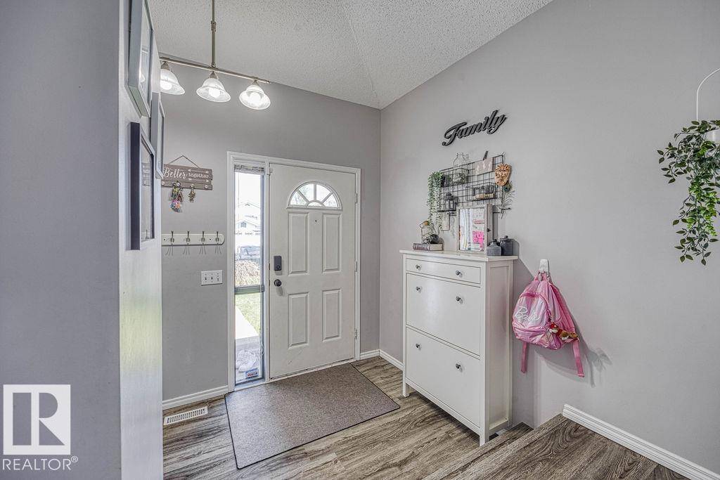 Edmonton, AB T5Z 3G8,8315 170 AV NW