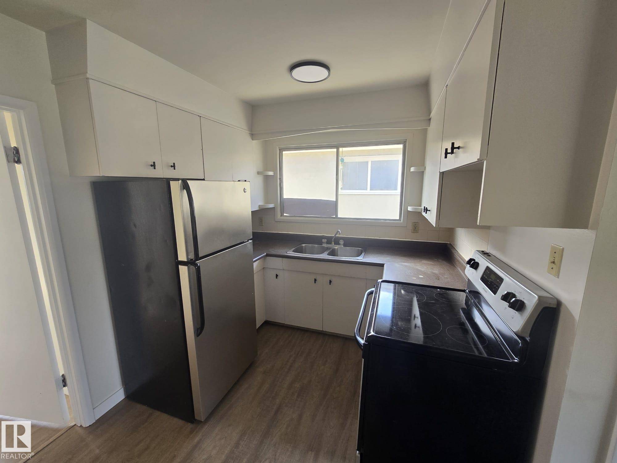 Edmonton, AB T5E 2T3,12935 / 12937 82 ST NW