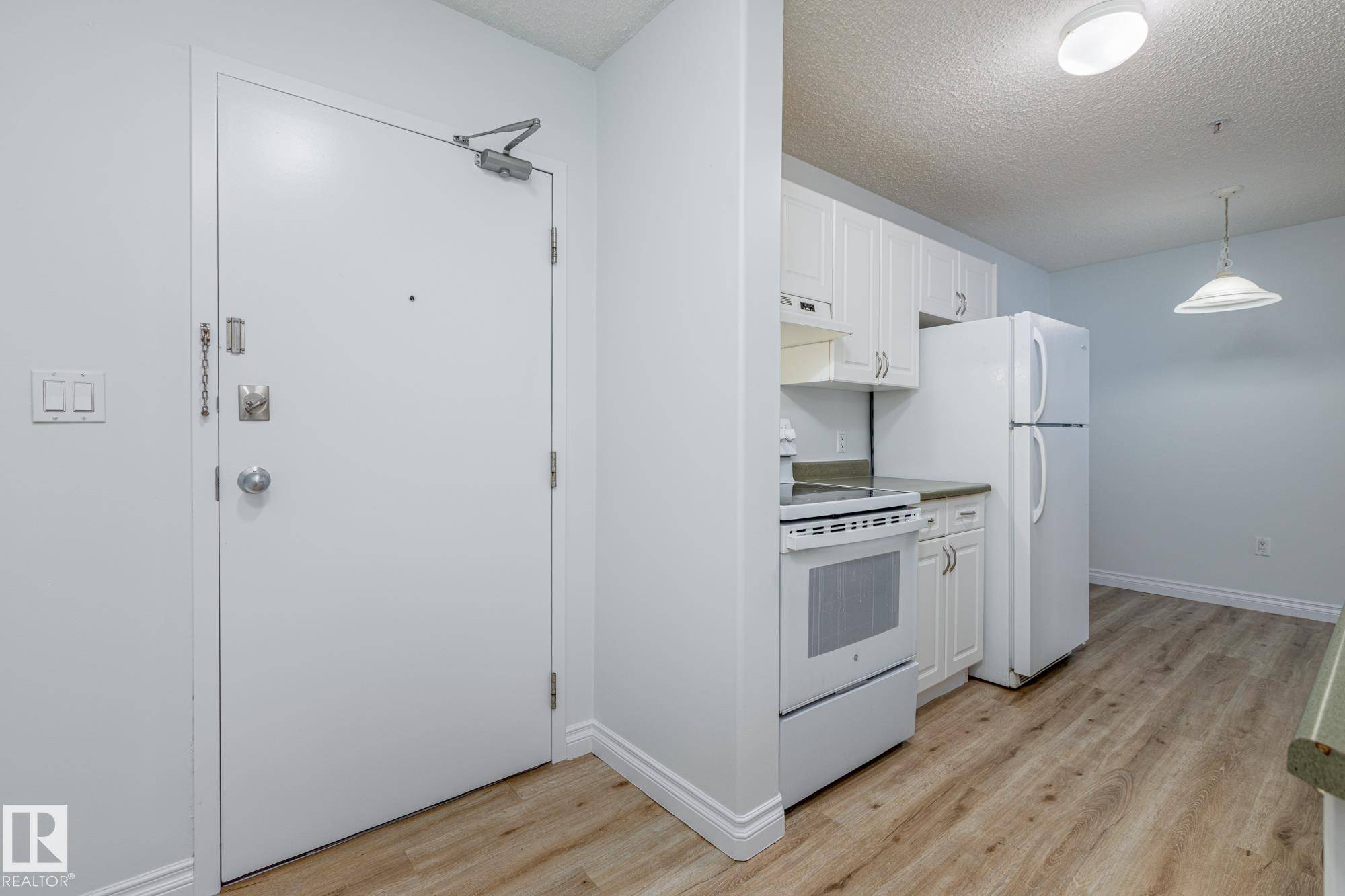 Edmonton, AB T6J 0R5,#303 11446 40 AV NW