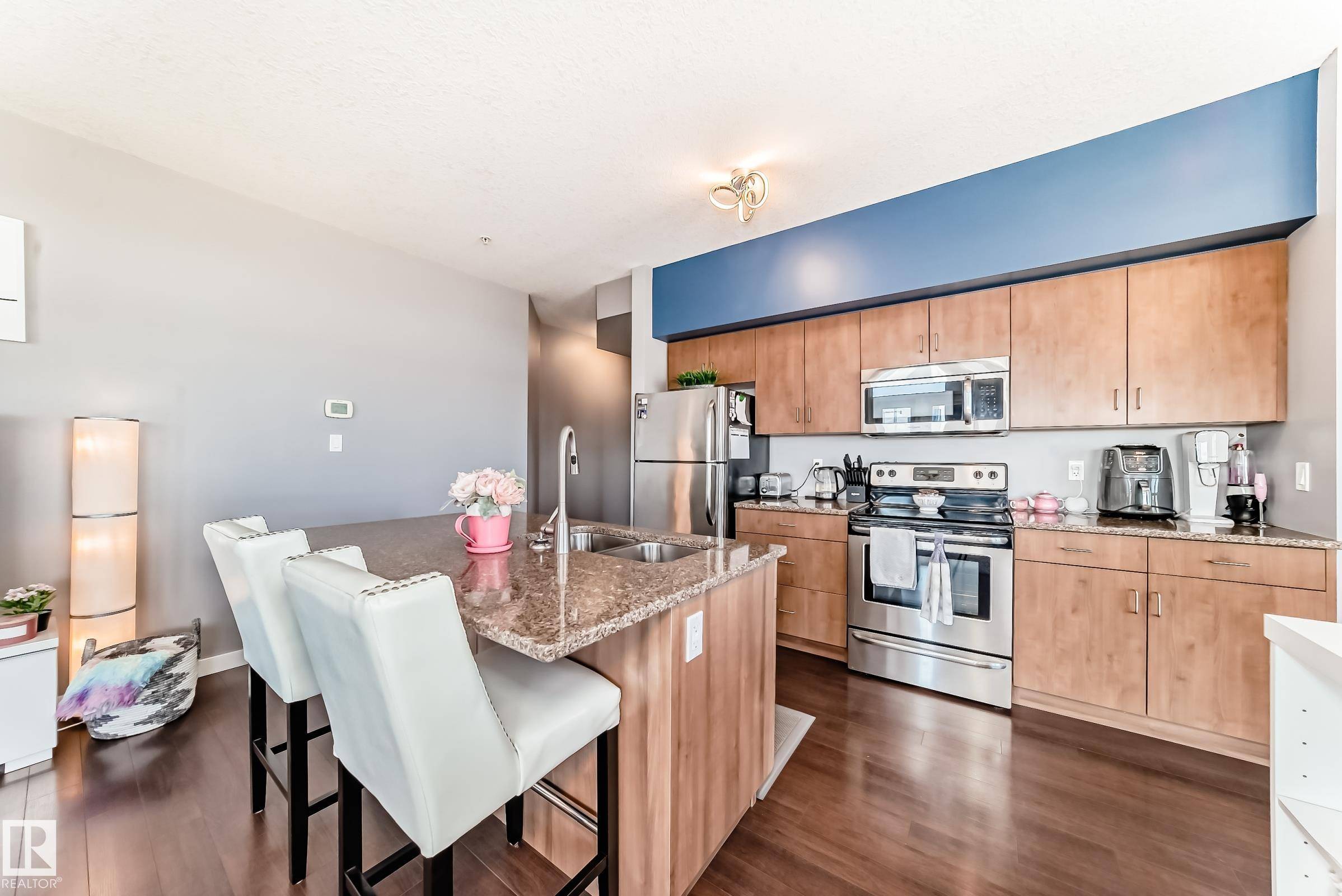 Edmonton, AB T5H 3H5,#413 10518 113 ST NW