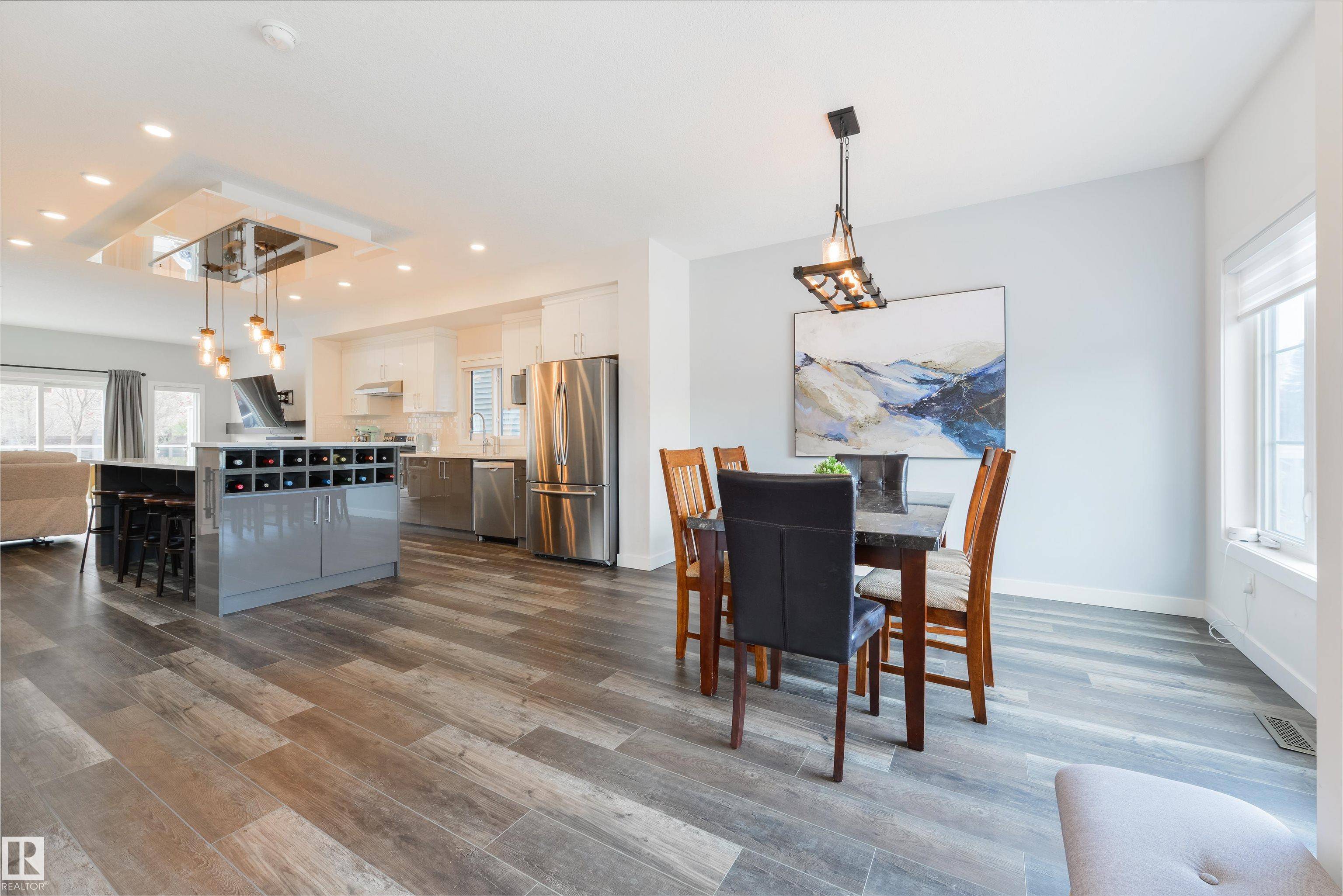 Edmonton, AB T6J 3R6,11511 24 AV NW