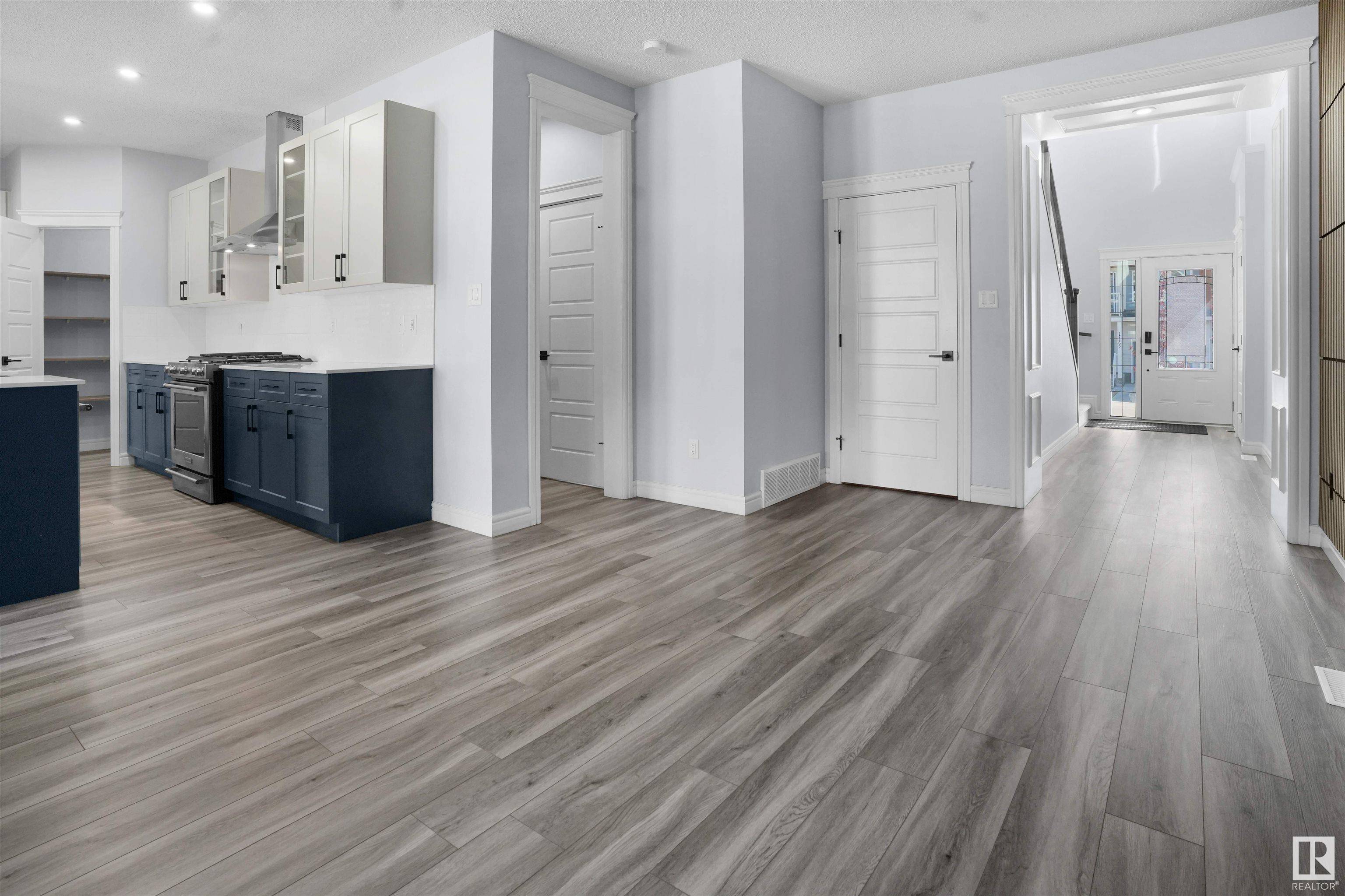 Edmonton, AB T6W 3V4,17252 9 AV SW