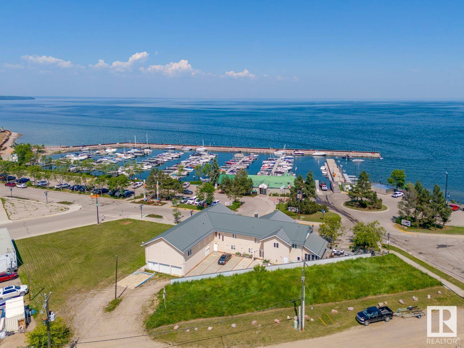 Cold Lake, AB T9M 1H7,805 Lakeshore DR