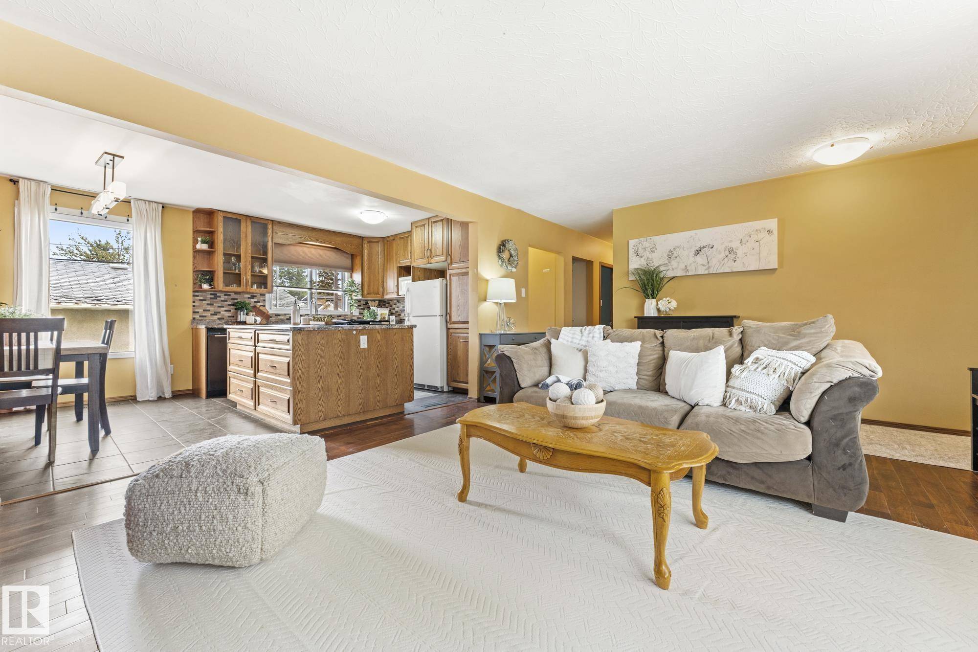 Edmonton, AB T5R 2K7,8309 161 ST NW