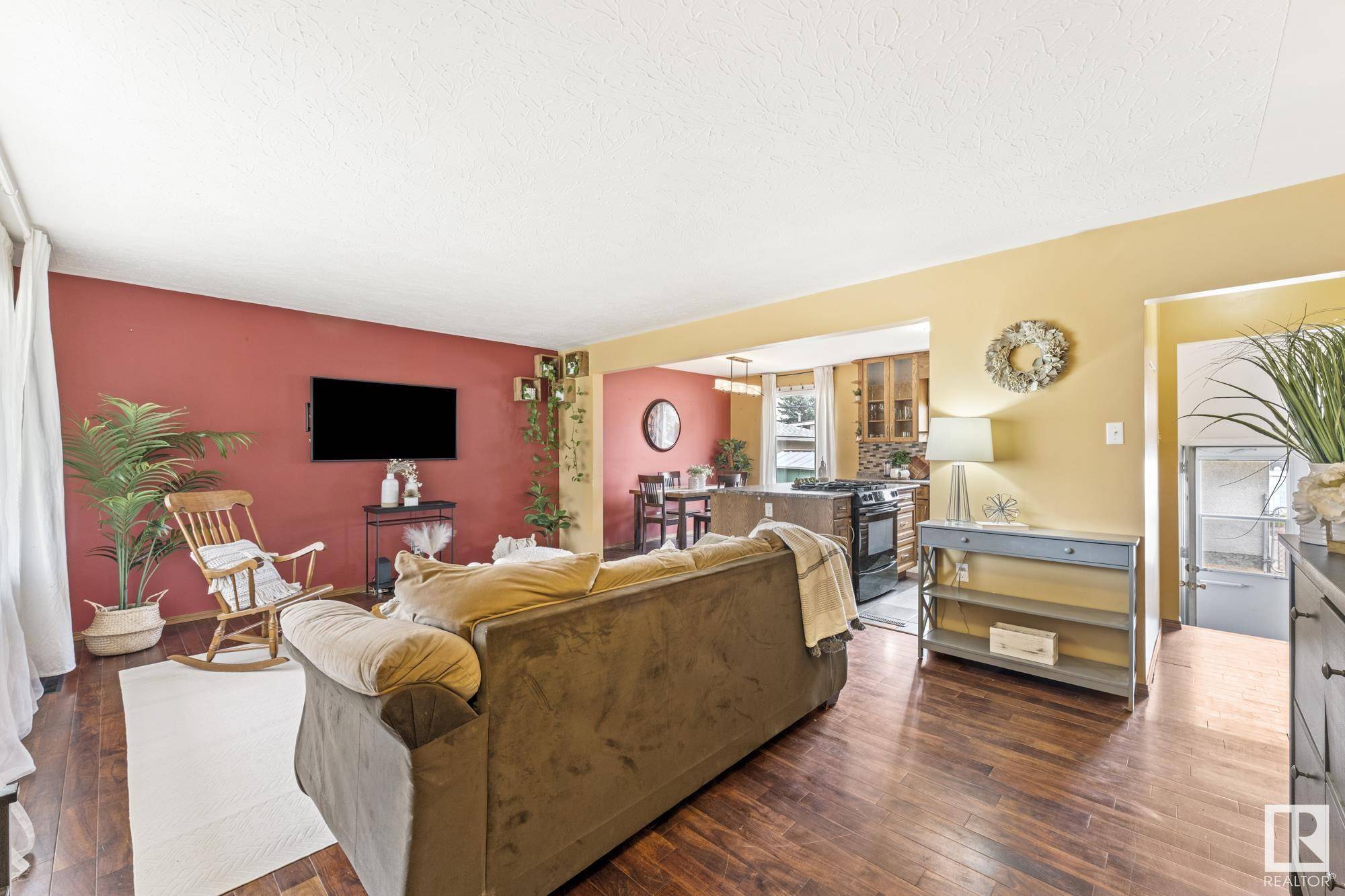 Edmonton, AB T5R 2K7,8309 161 ST NW