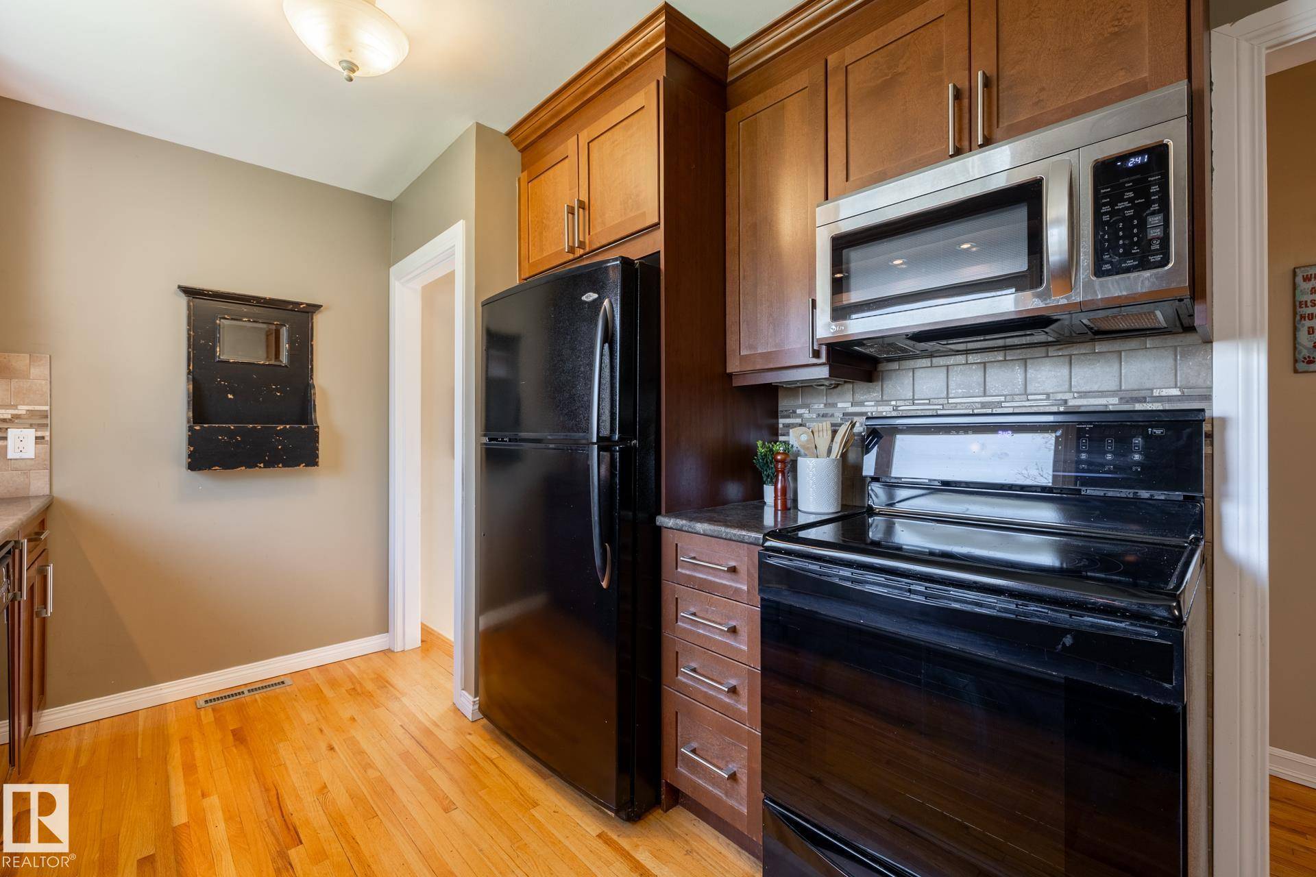 Edmonton, AB T5W 2J9,12121 39 ST NW