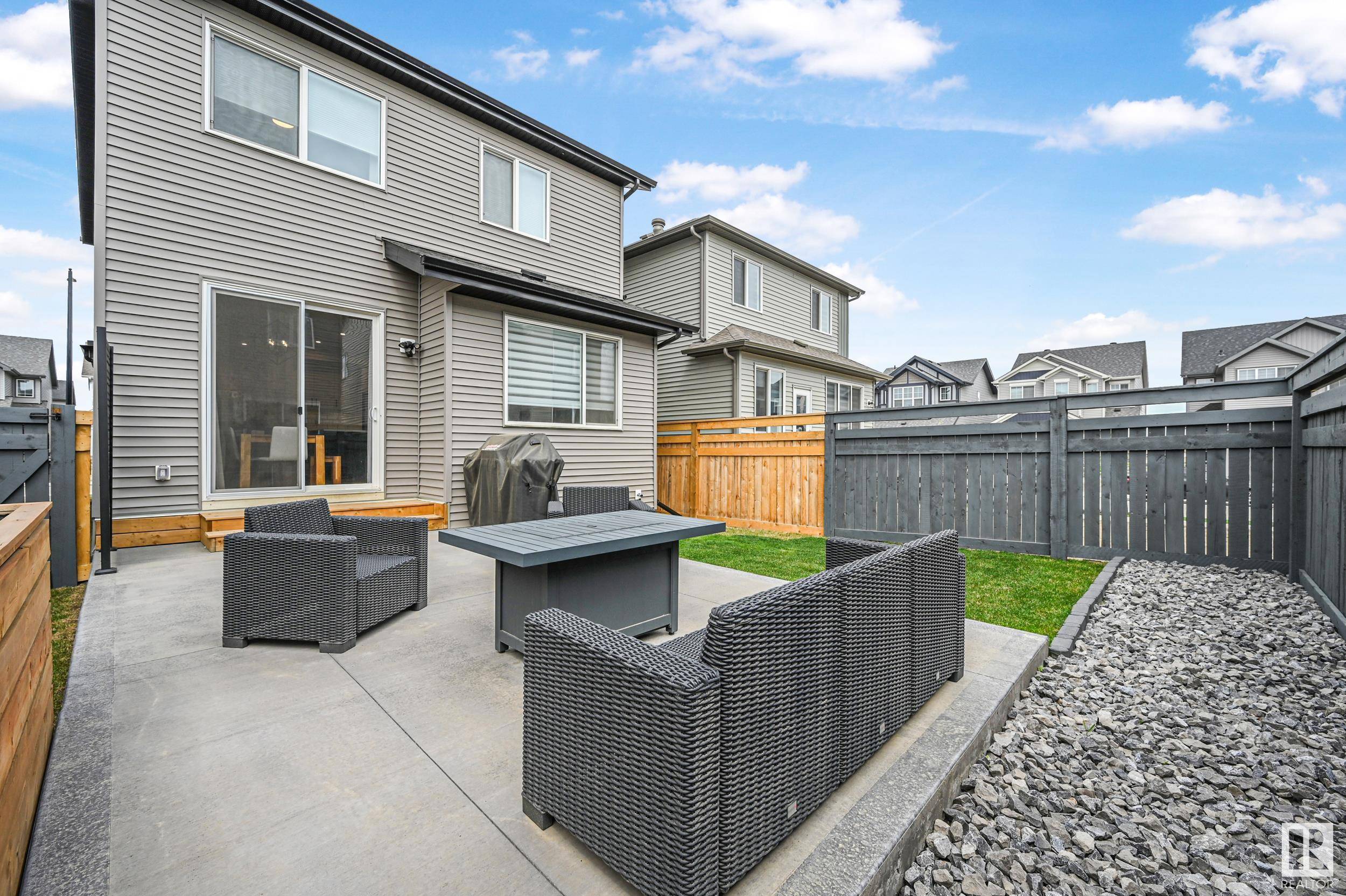 Edmonton, AB T6W 1A7,3205 DIXON WY SW