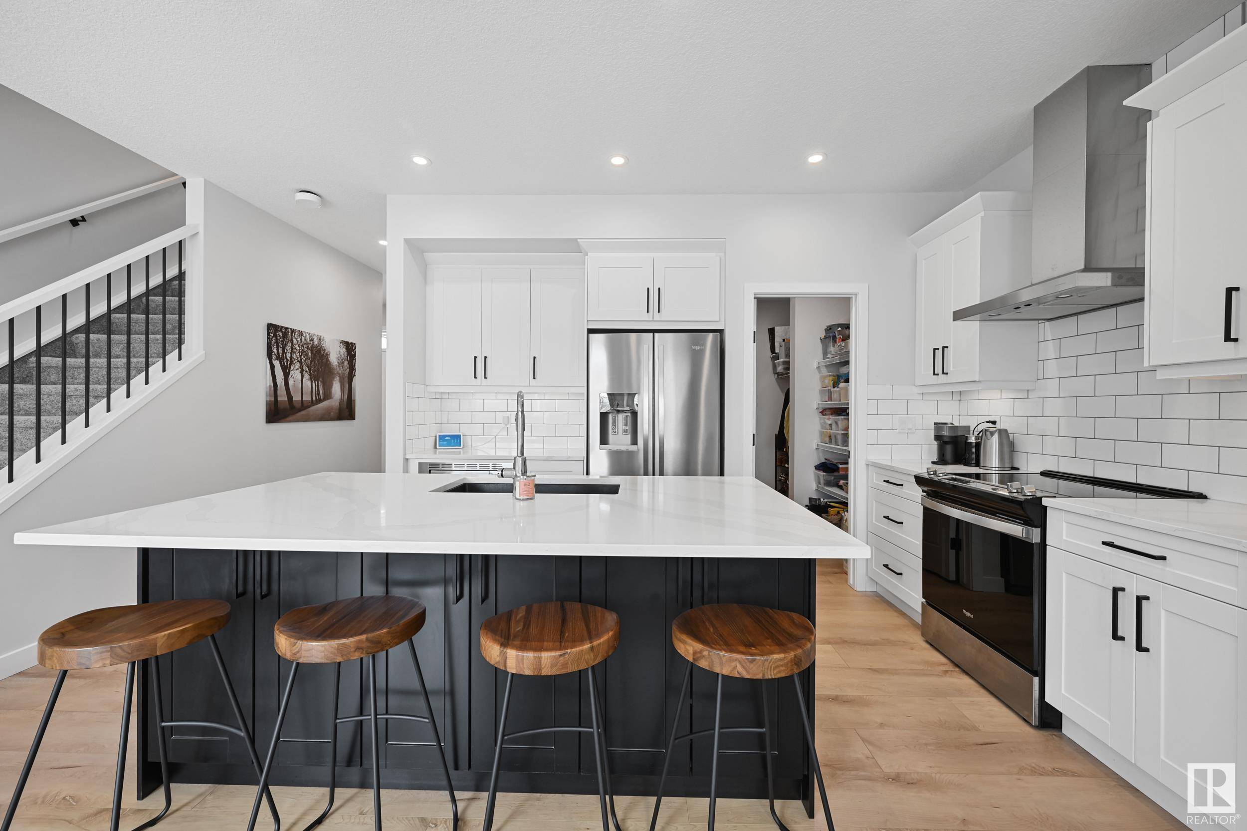 Edmonton, AB T6W 1A7,3205 DIXON WY SW