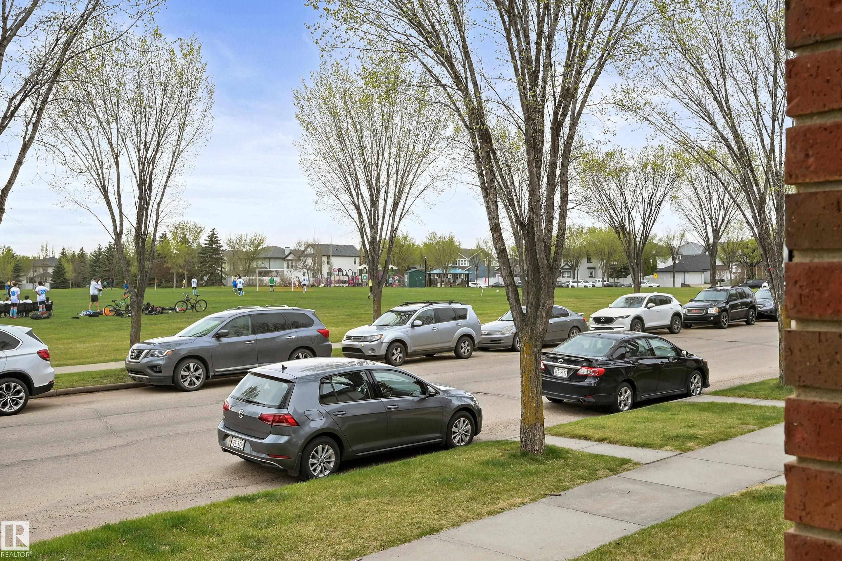 Edmonton, AB T6R 2Y7,1620 TOMLINSON CM NW
