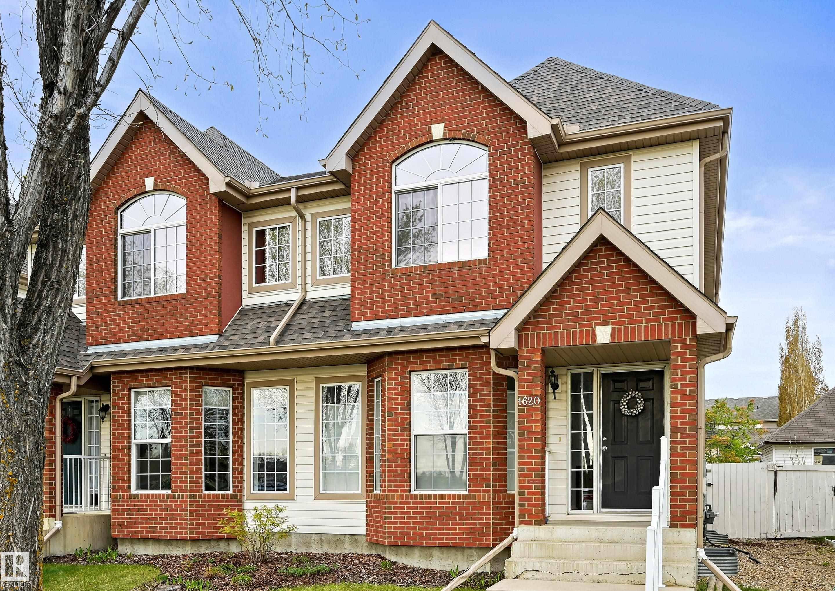 Edmonton, AB T6R 2Y7,1620 TOMLINSON CM NW