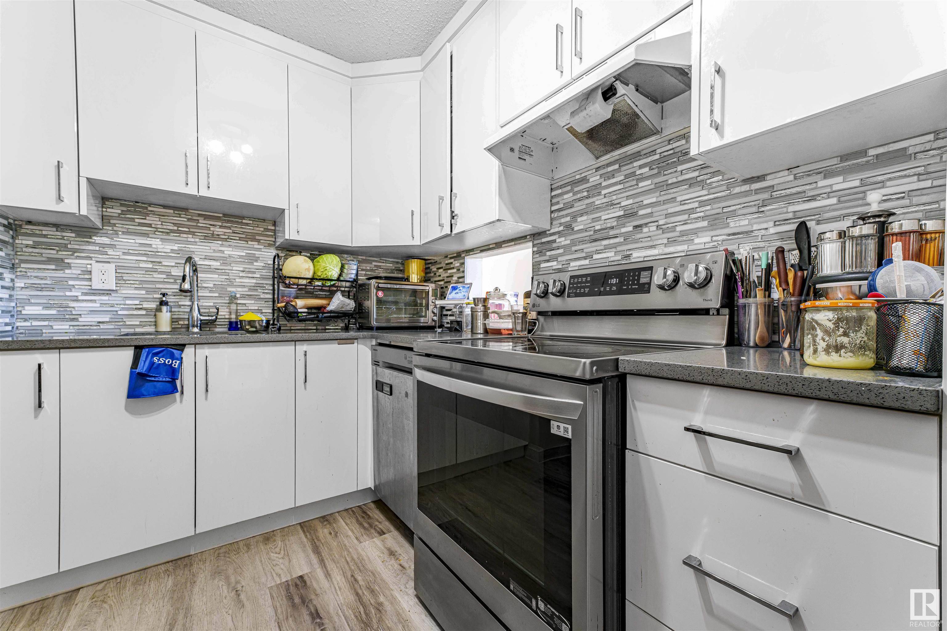 Edmonton, AB T6K 2P9,#5 3855 76 ST NW