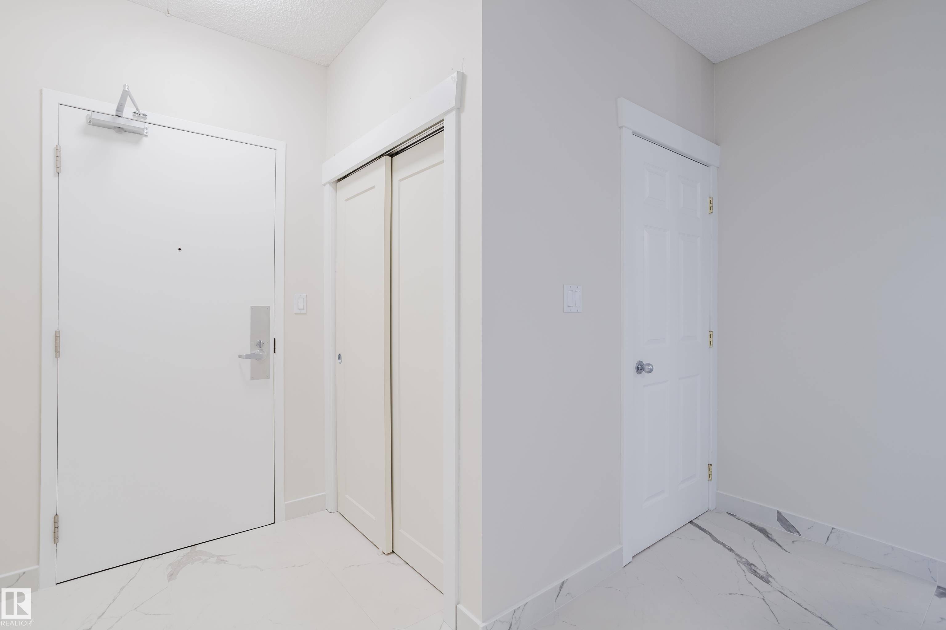 Edmonton, AB T5K 1B1,#606 9919 105 ST NW