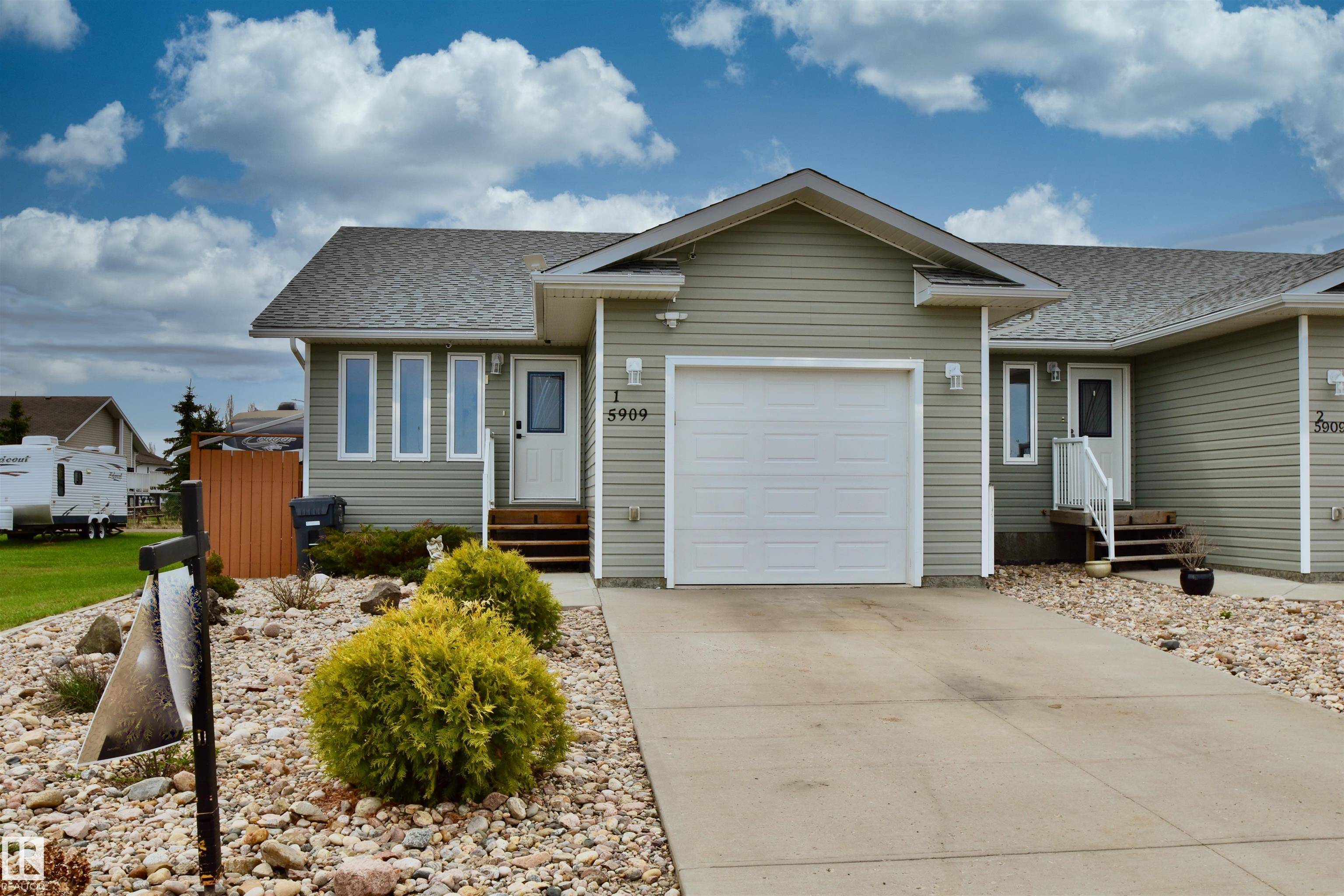 St. Paul Town, AB T0A 3A1,#1 5909 48 AV