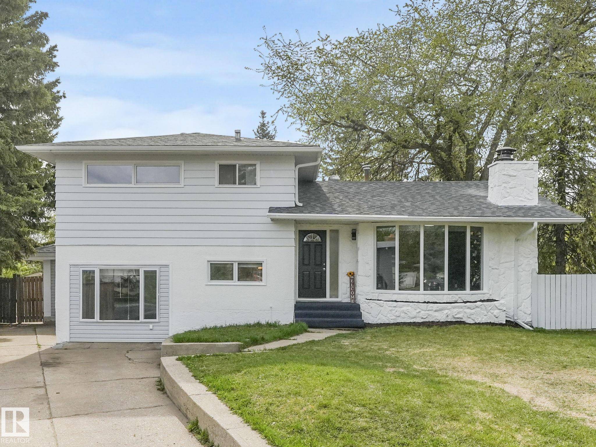 Sherwood Park, AB T8A 0R2,15 YEW CO