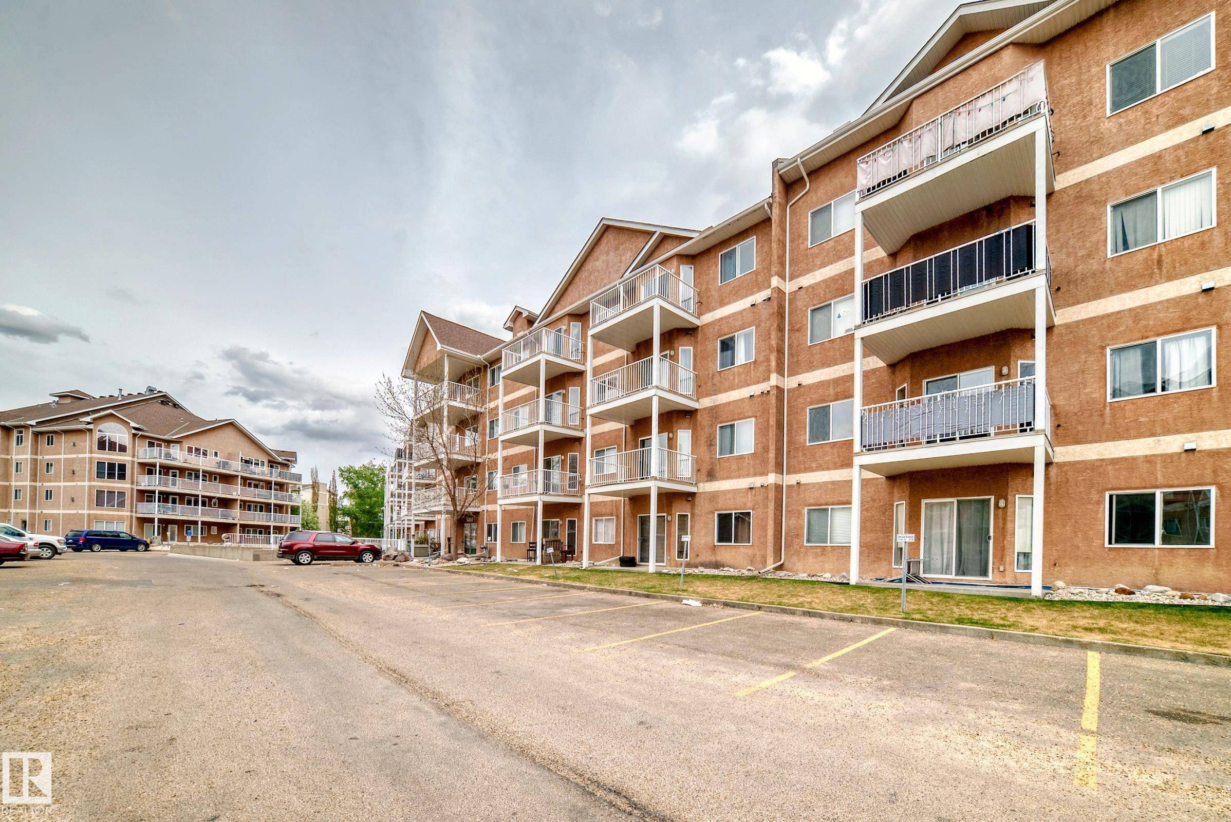 Edmonton, AB T5Y 0H6,#423 4304 139 AV NW NW