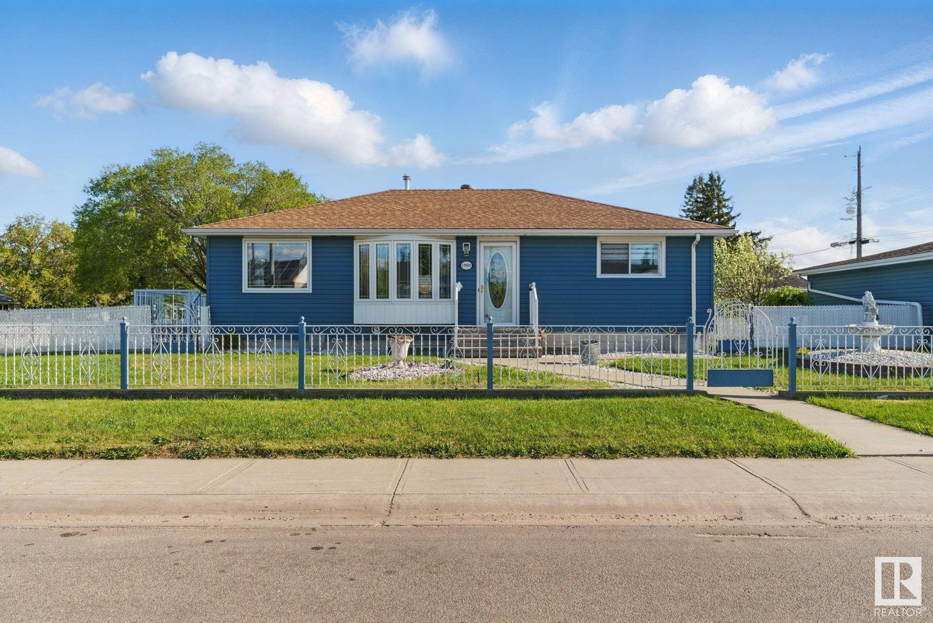 Edmonton, AB T5L 3Z1,13903 135 AV NW