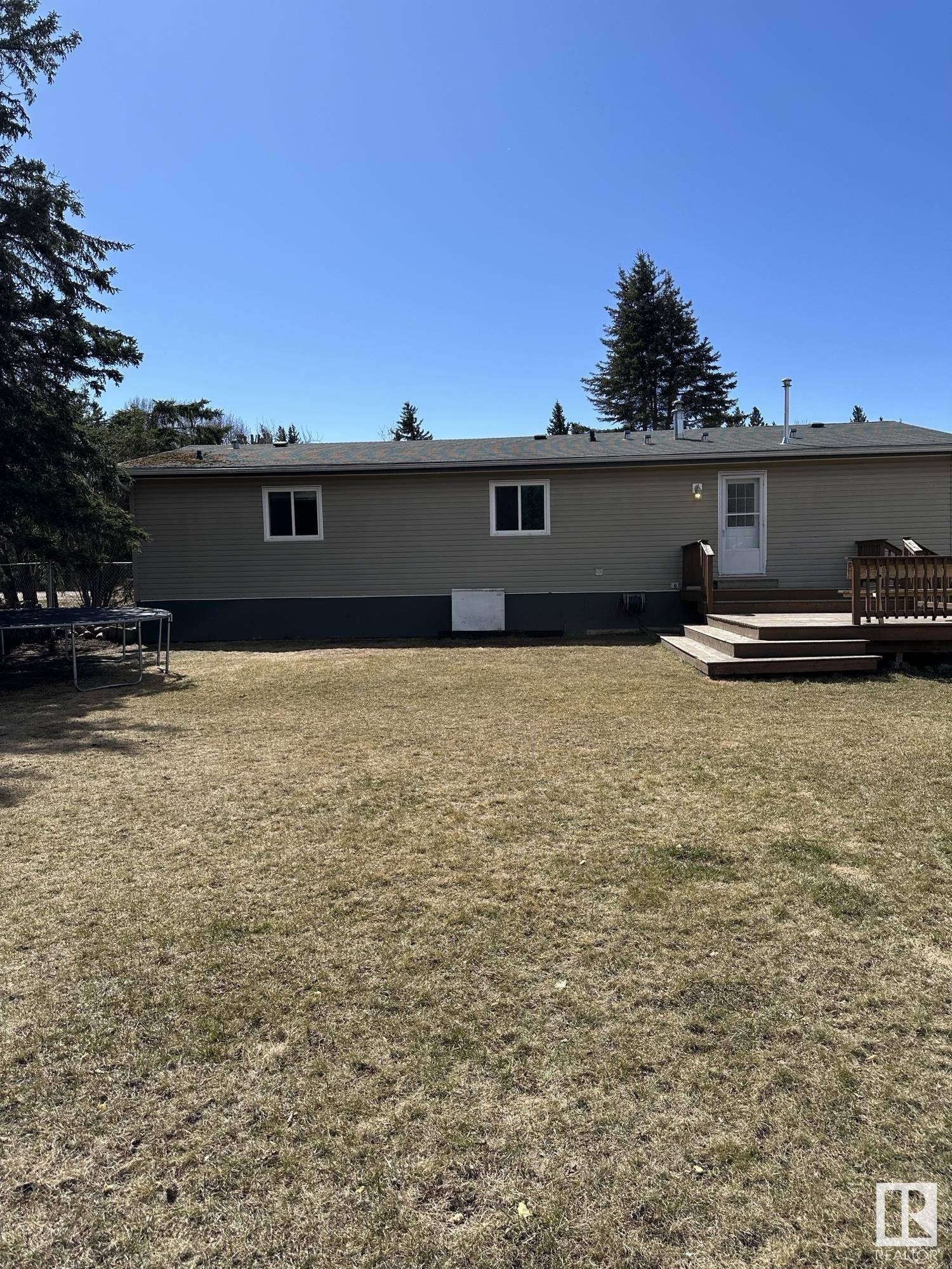 Smith, AB T0G 2B0,717 14 ST