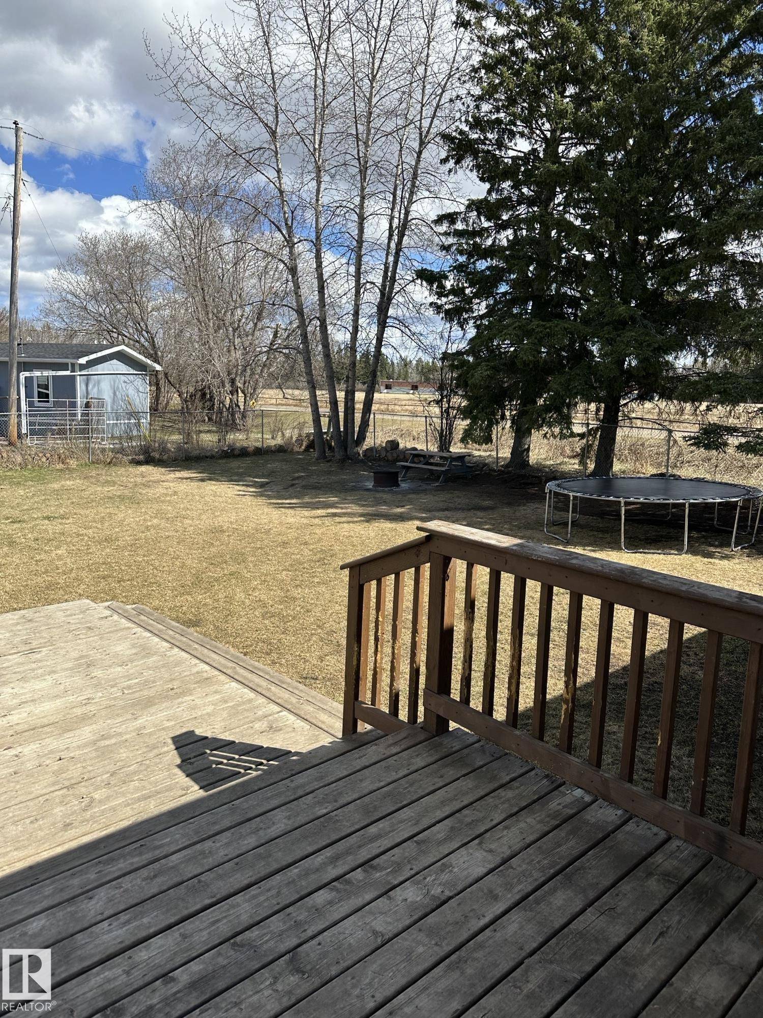Smith, AB T0G 2B0,717 14 ST