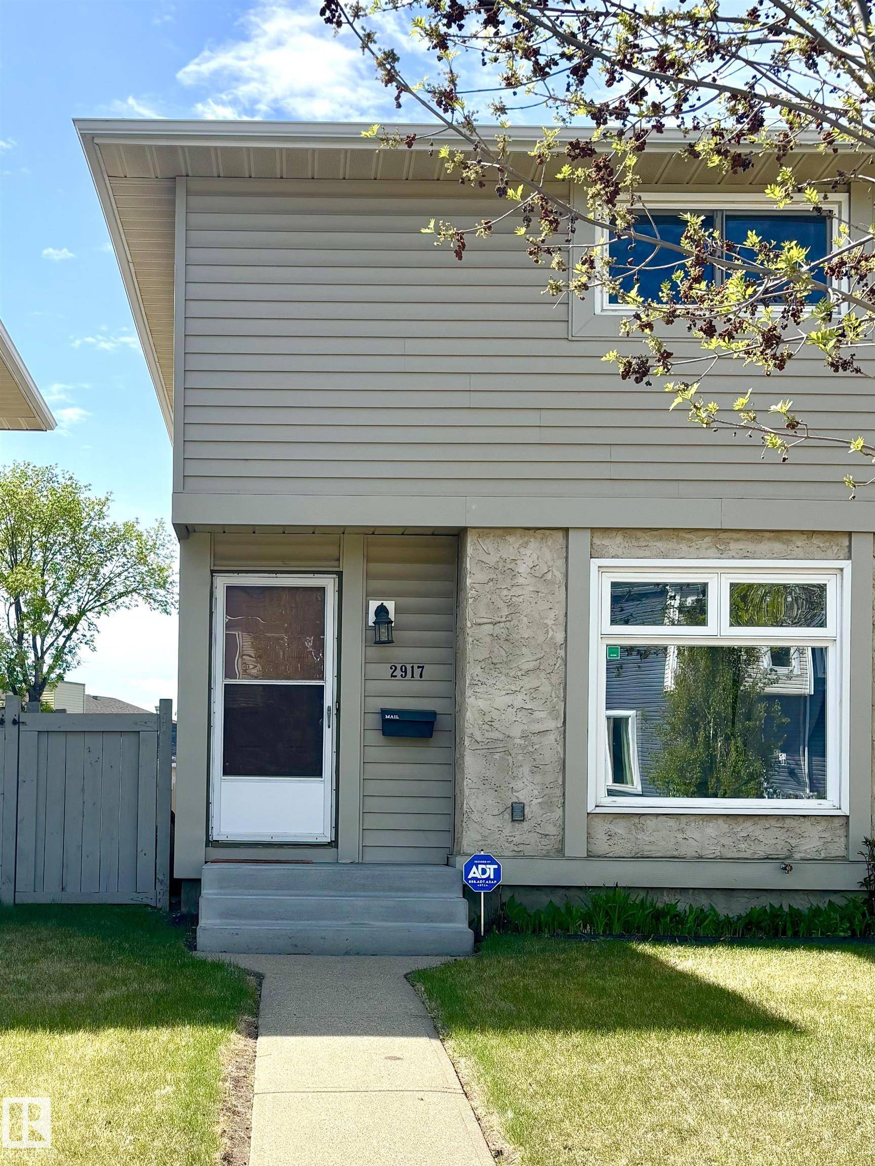 Edmonton, AB T5Y 2E3,2917 151 AV NW