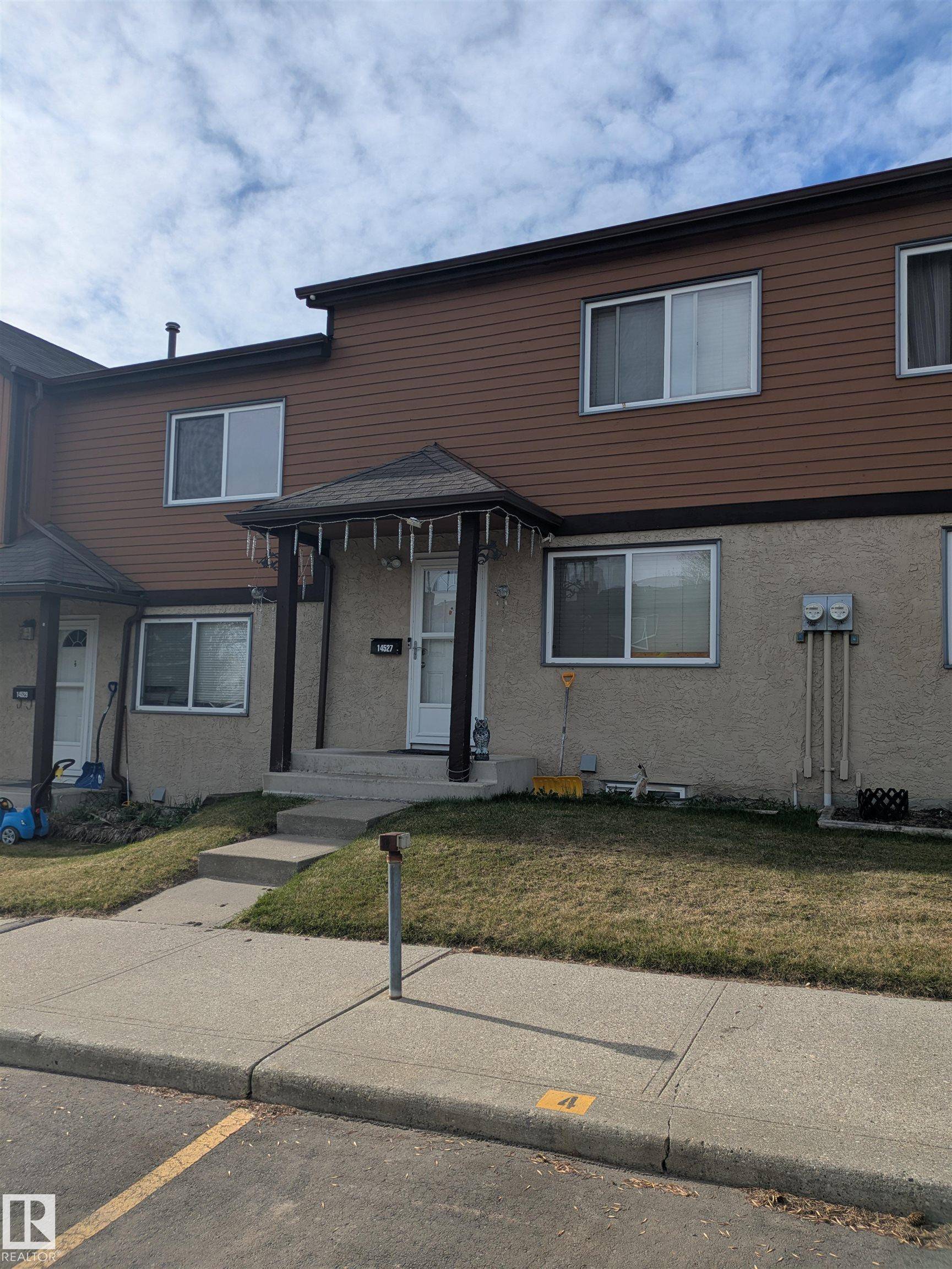 Edmonton, AB T5A 4N1,14527 52 ST NW