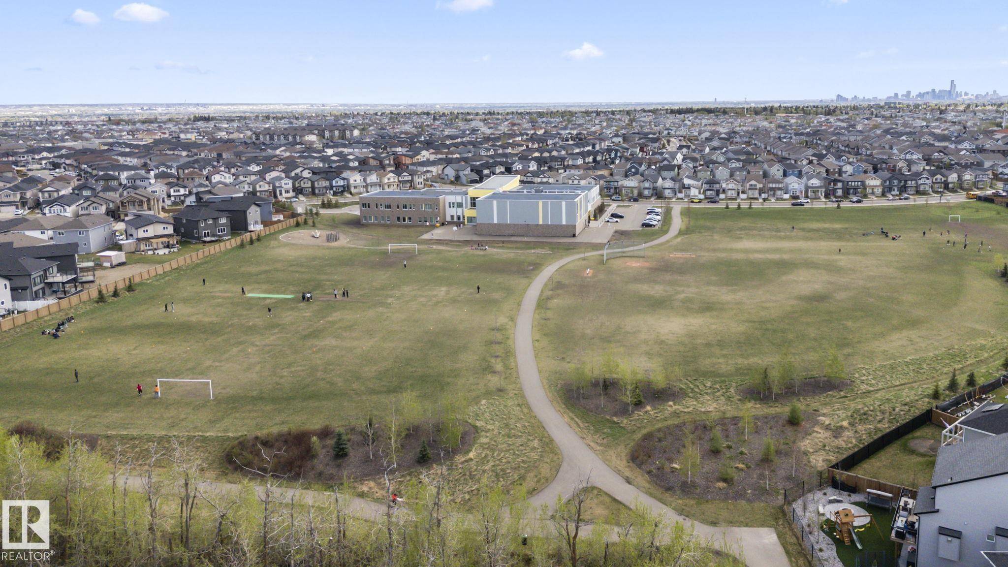 Edmonton, AB T5Y 4A8,6423 175 AV NW