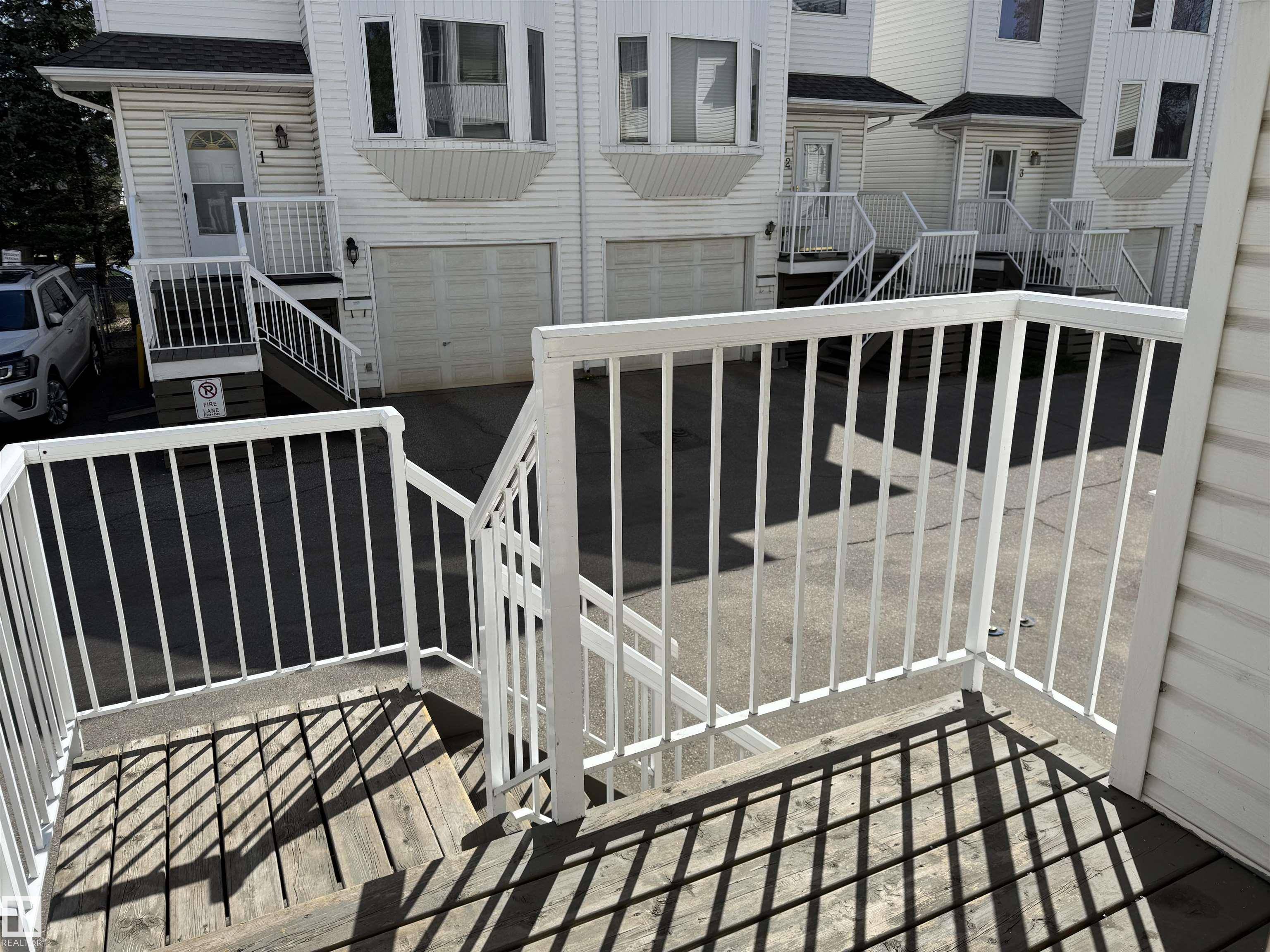 Edmonton, AB T5G 1Y2,#8 11718 97 ST NW