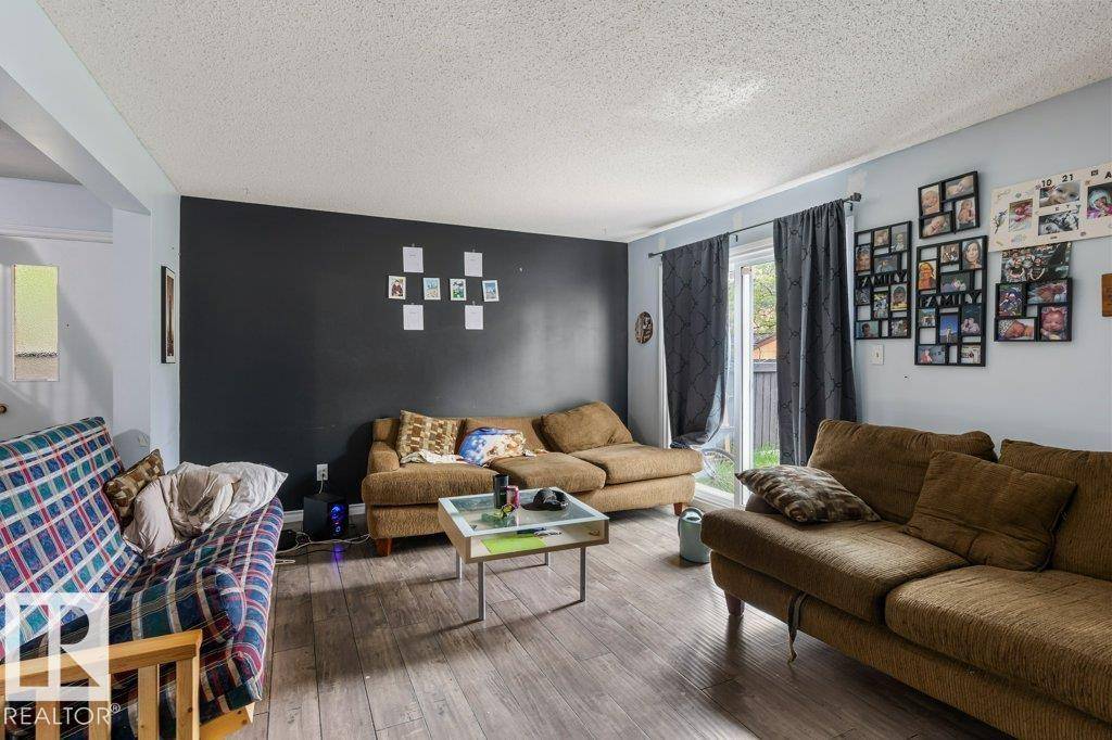 Edmonton, AB T5A 4B5,13611 28 ST NW NW