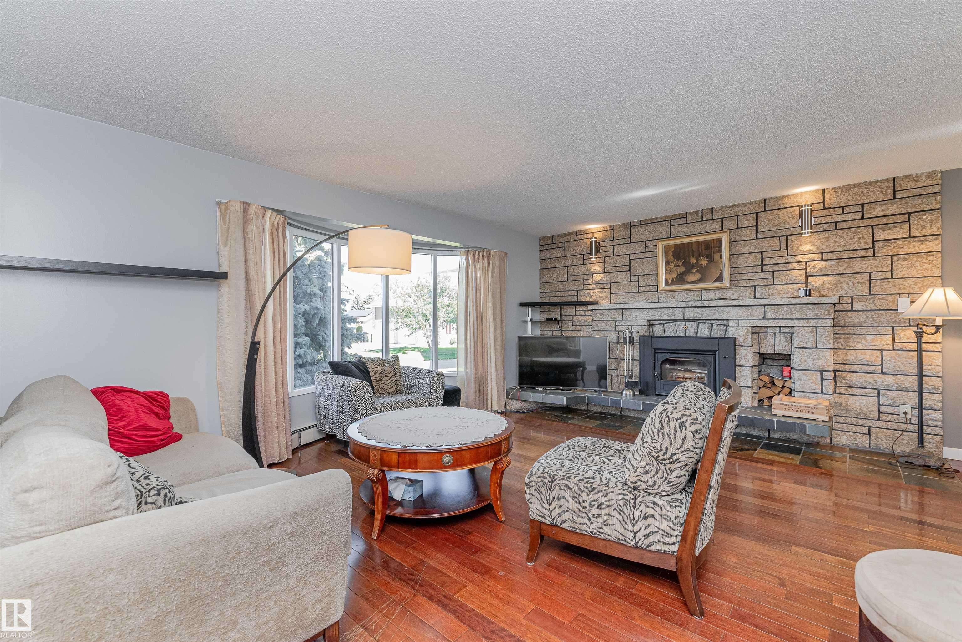 Edmonton, AB T6K 0R1,891 LEE RIDGE RD NW