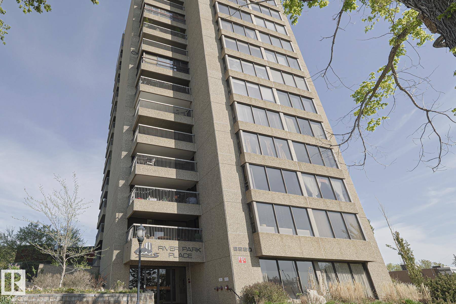 Edmonton, AB T5H 4B6,#104 8220 JASPER AV NW