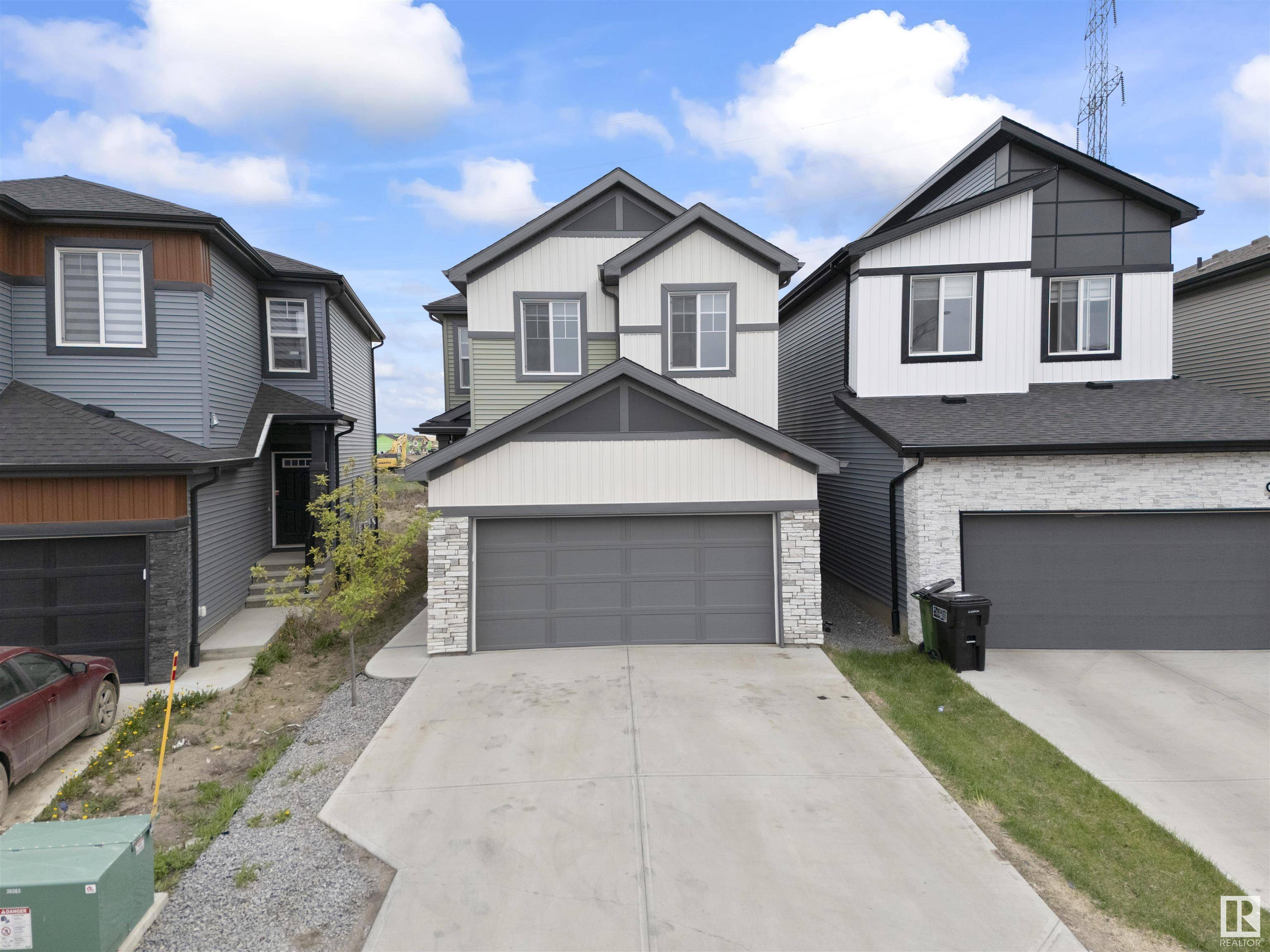 Edmonton, AB T6X 2Z4,9413 PEAR CR SW