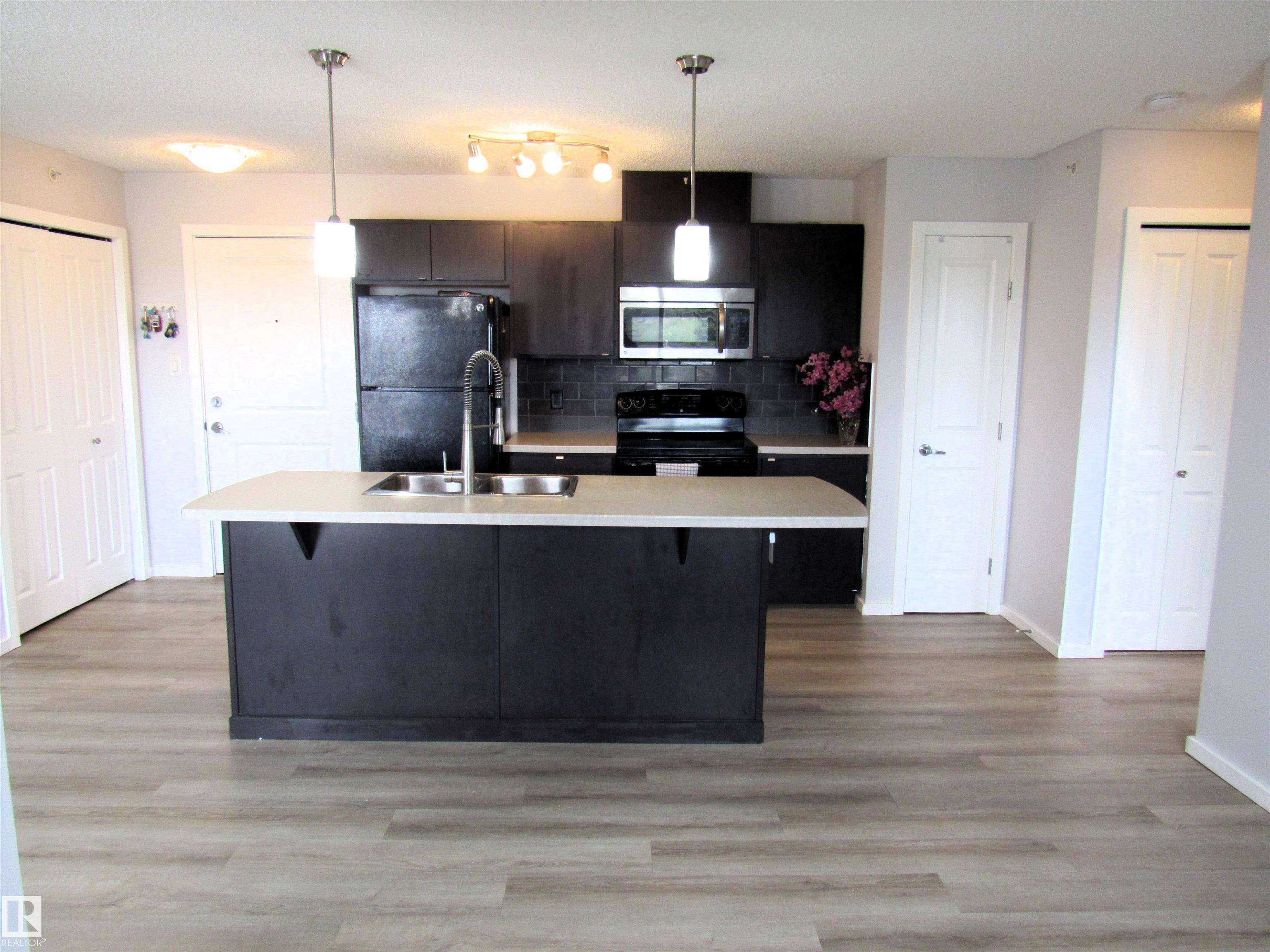 Edmonton, AB T5A 0X8,#453 1196 HYNDMAN RD NW