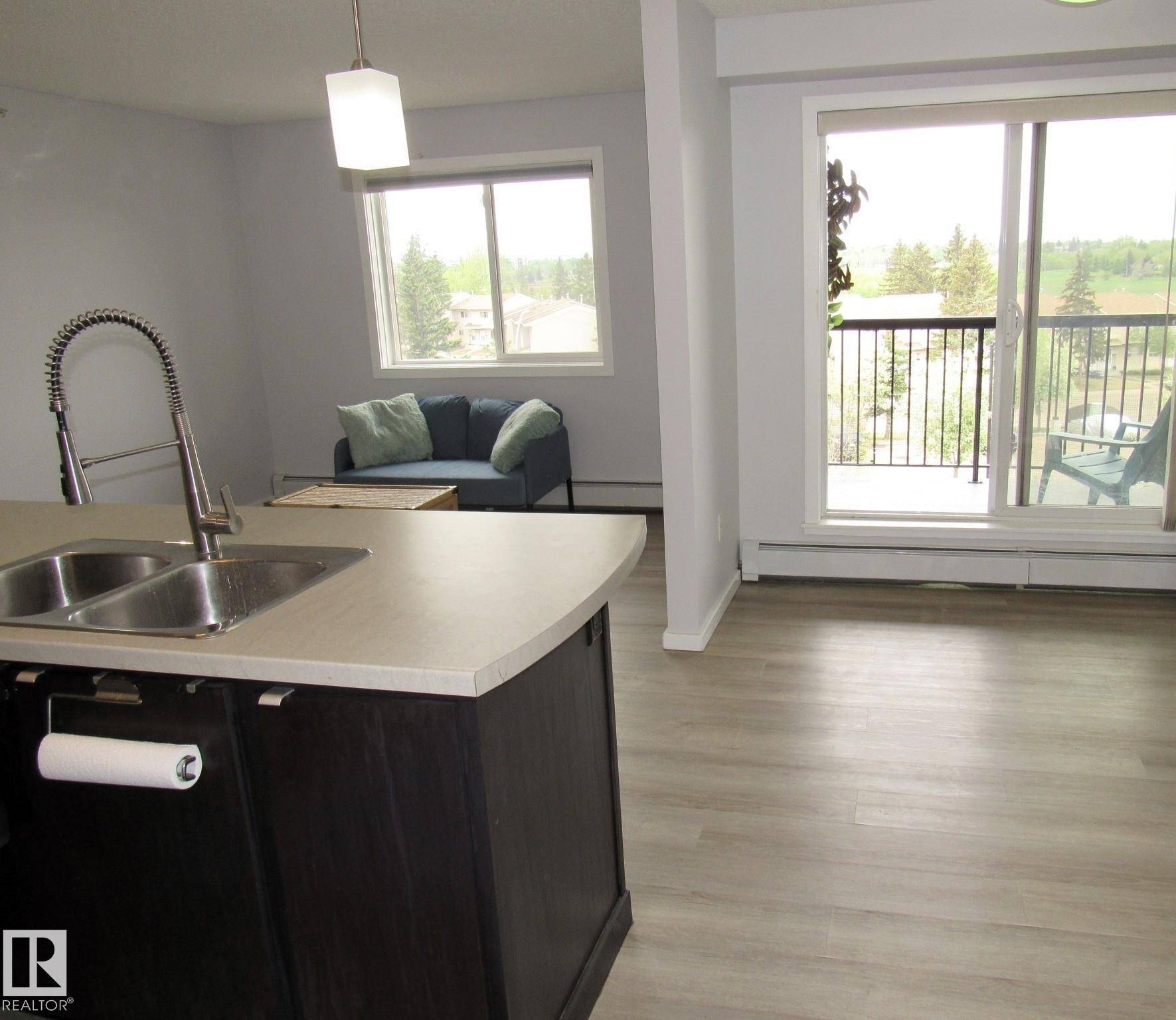 Edmonton, AB T5A 0X8,#453 1196 HYNDMAN RD NW