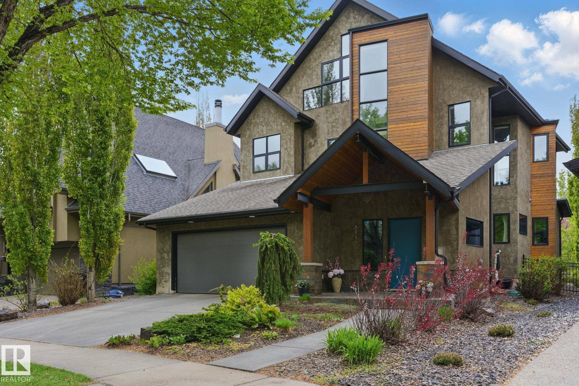 Edmonton, AB T5H 4N5,8711 99 AV NW