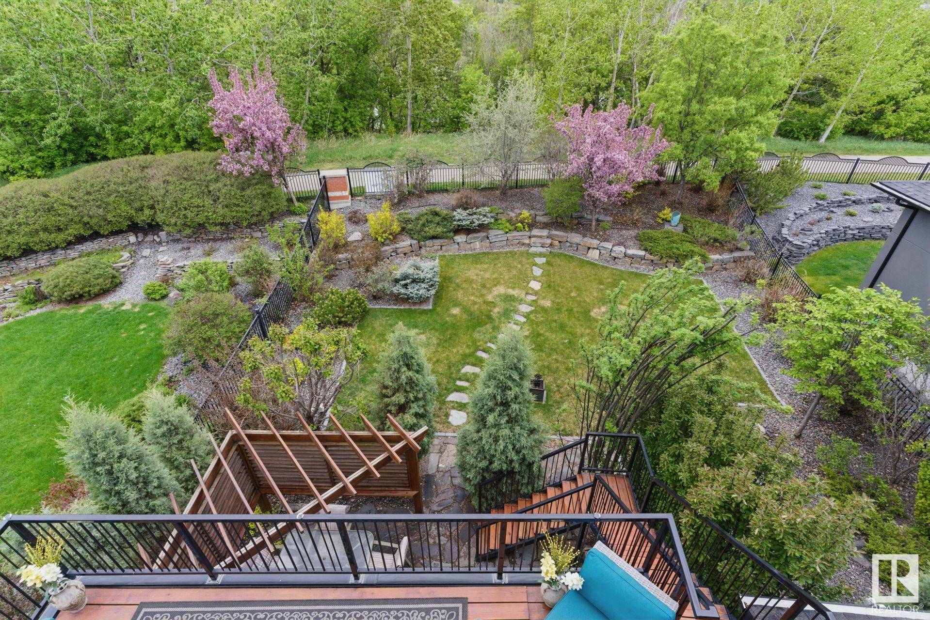 Edmonton, AB T5H 4N5,8711 99 AV NW