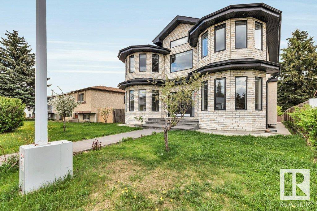 Edmonton, AB T6L 4H4,4535 26 AV NW