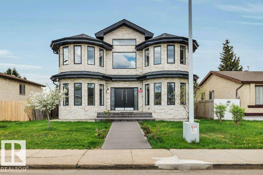 Edmonton, AB T6L 4H4,4535 26 AV NW