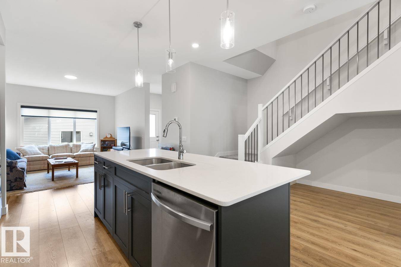 Edmonton, AB T6M 1L2,19330 26A AV NW