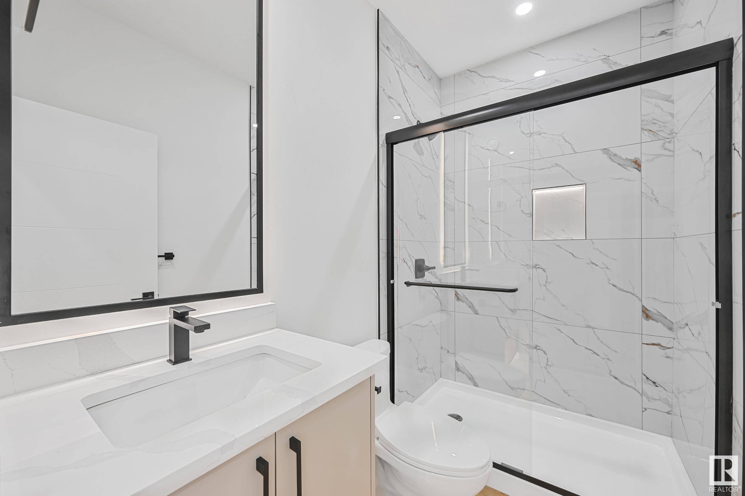 Fort Saskatchewan, AB T8L 1Y4,285 MEADOWVIEW DR