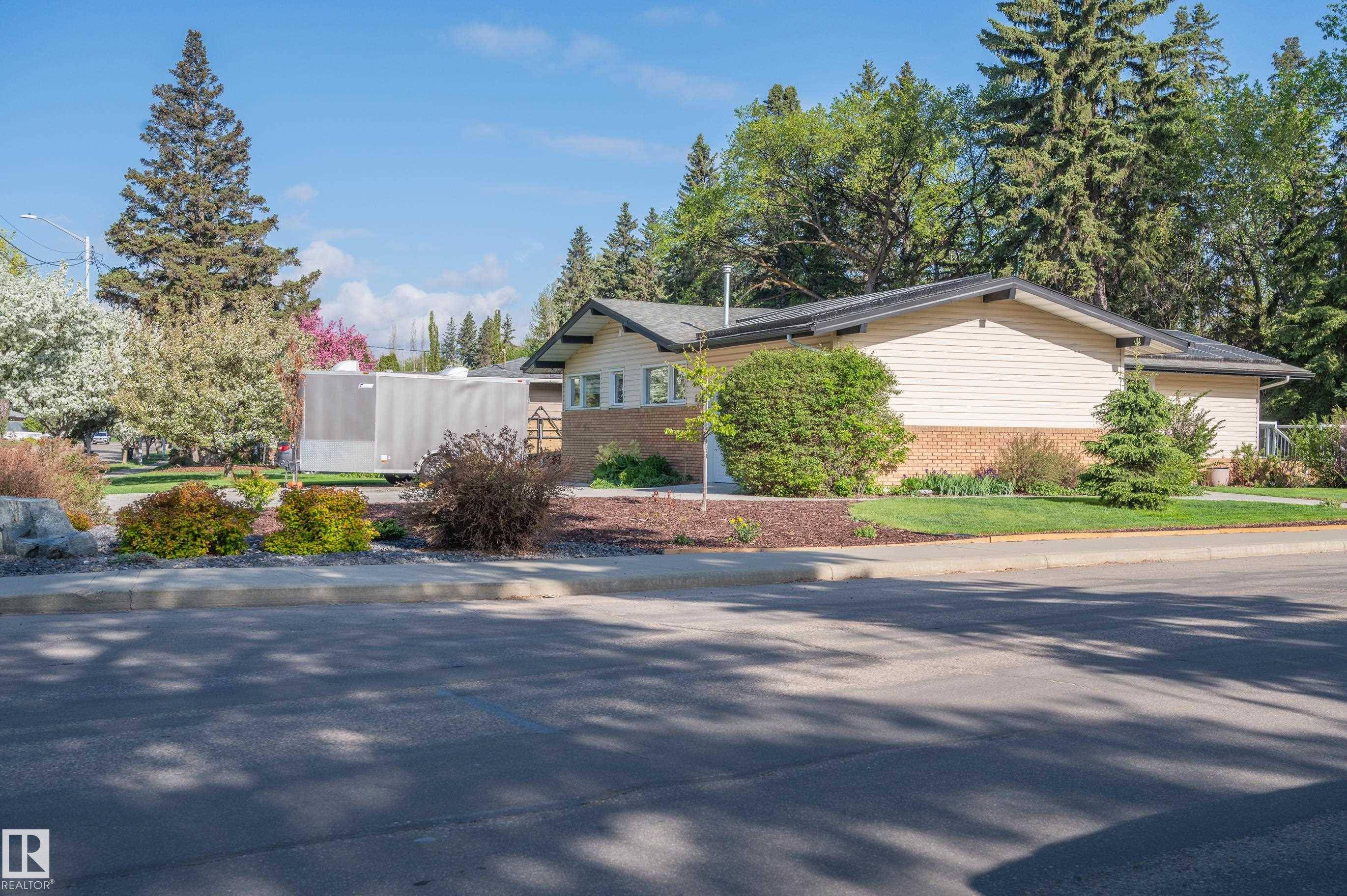 Edmonton, AB T5R 0W6,9330 146 ST NW