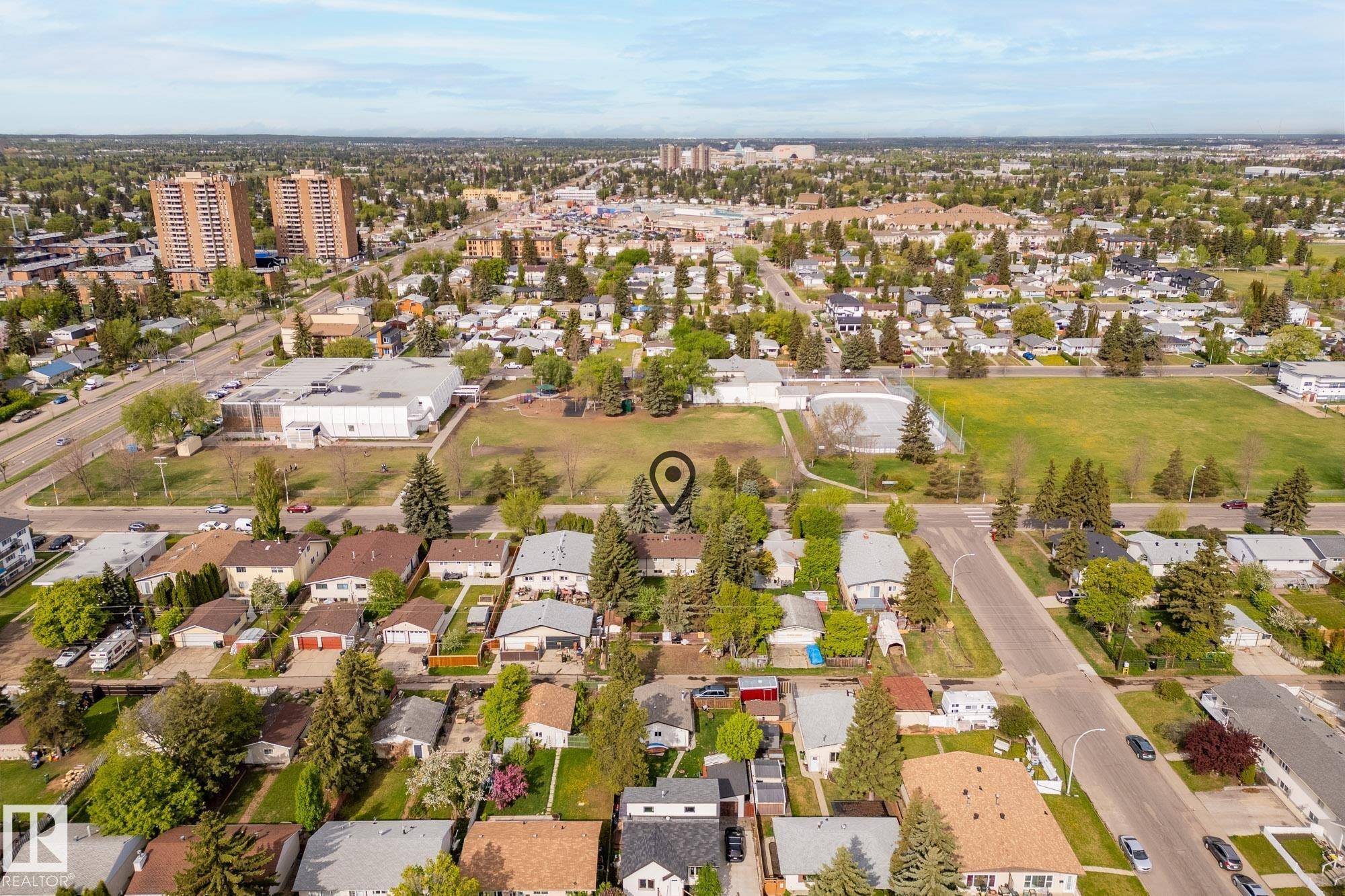Edmonton, AB T5R 1L9,8741 152 ST NW