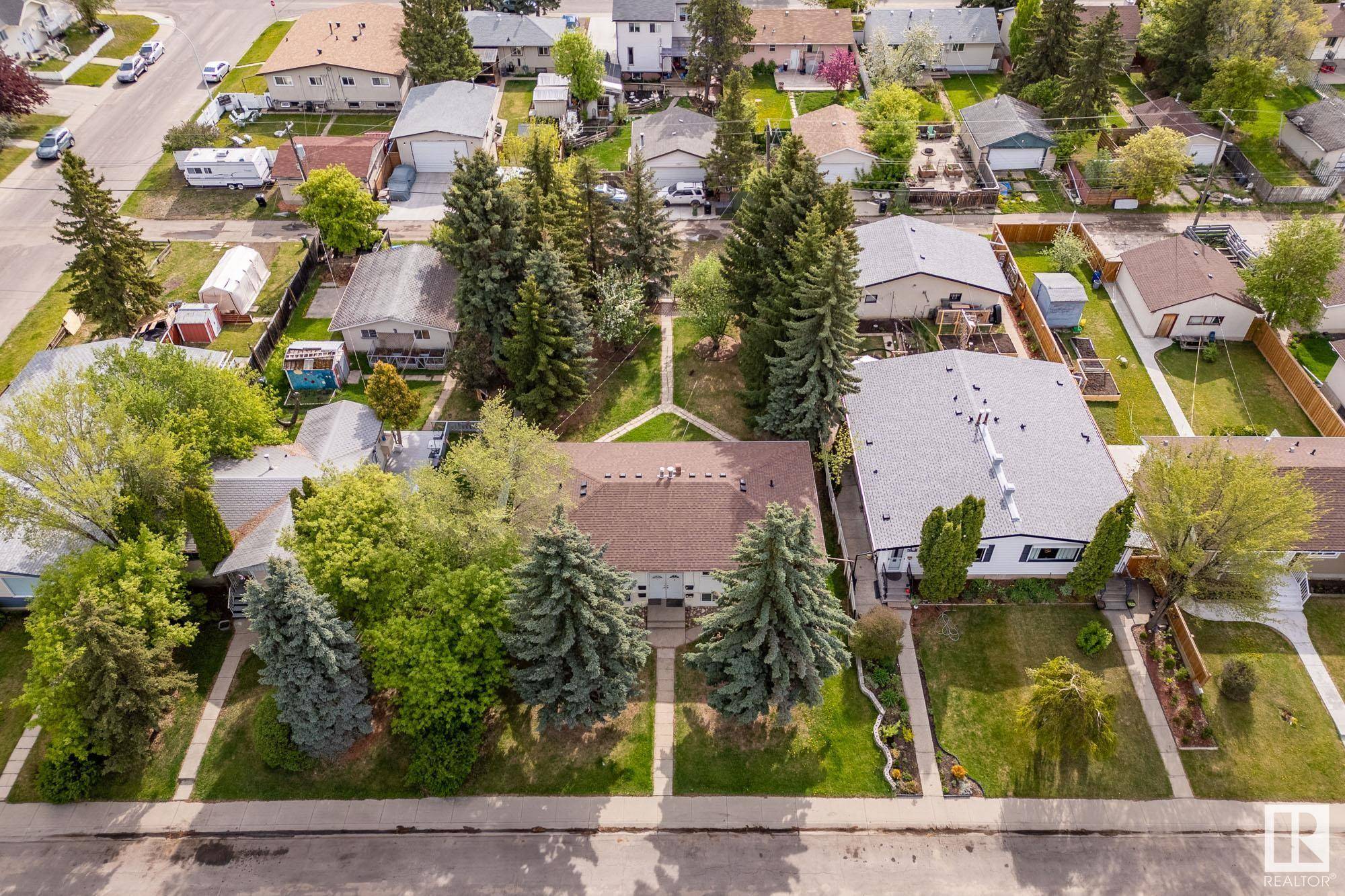 Edmonton, AB T5R 1L9,8741 152 ST NW