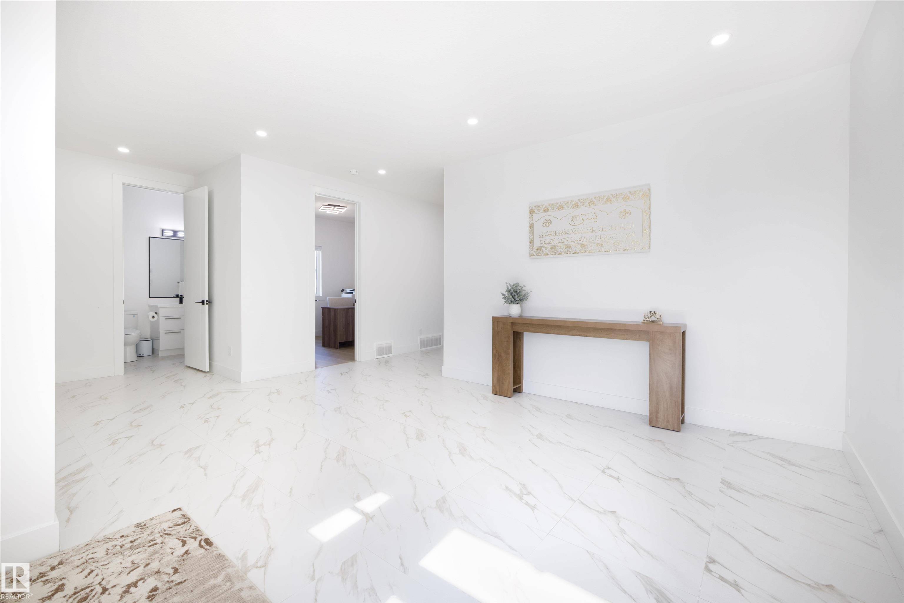 Edmonton, AB T5Y 3Z6,14619 11 ST NW