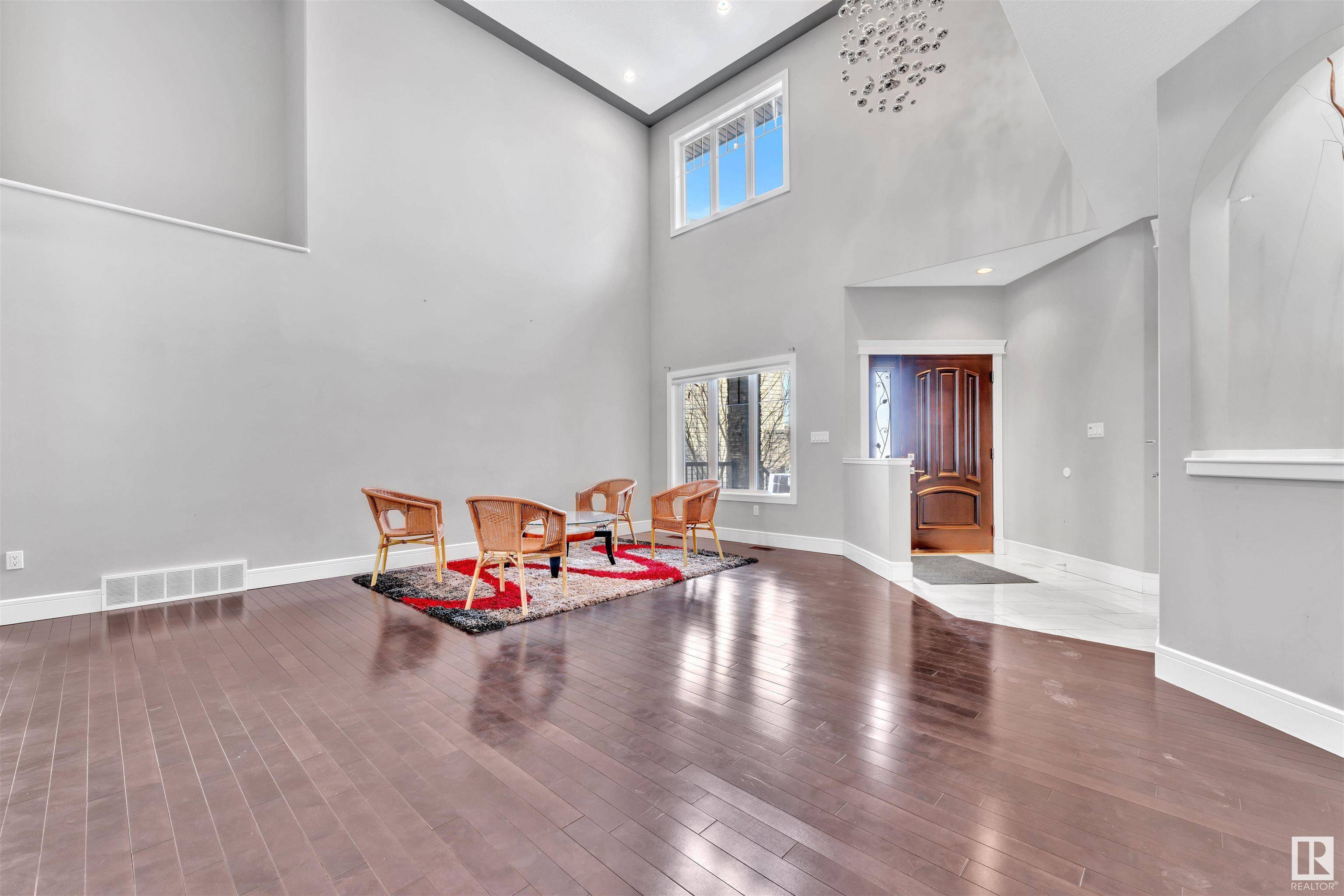 Edmonton, AB T6W 1Y7,3948 CLAXTON LO SW