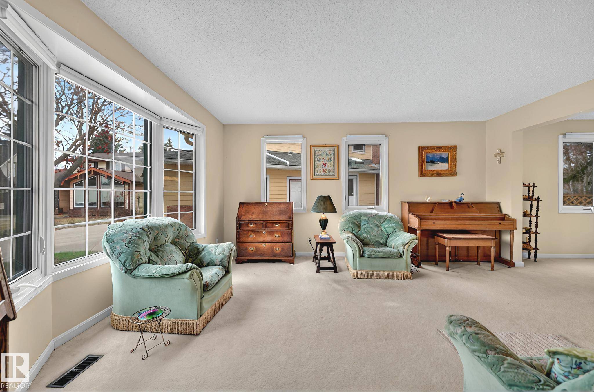 Edmonton, AB T5T 2Y1,524 WAHSTAO RD NW