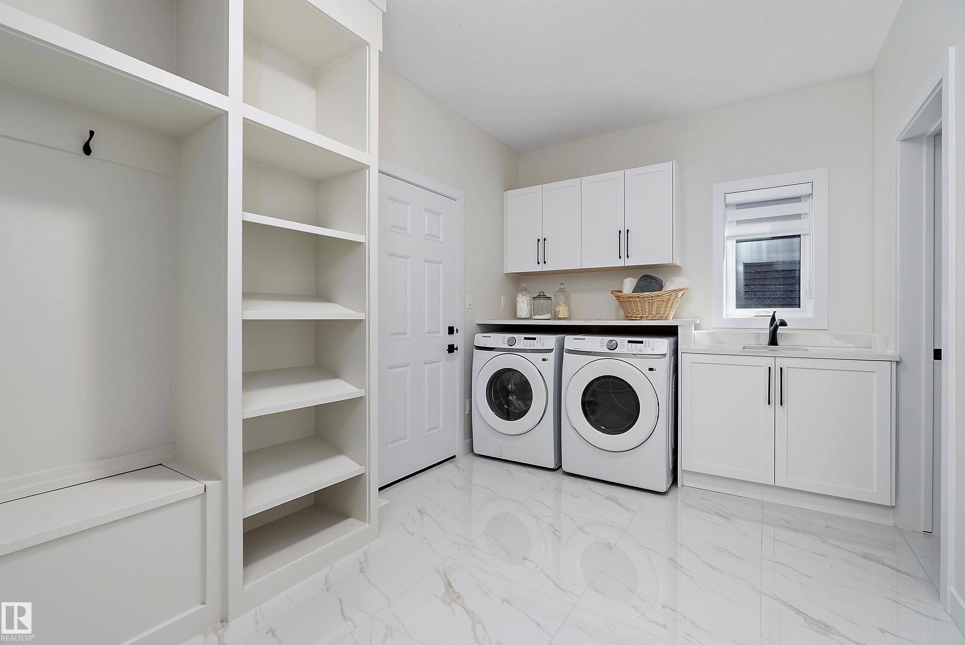 Edmonton, AB T6W 5C9,3203 158 ST SW