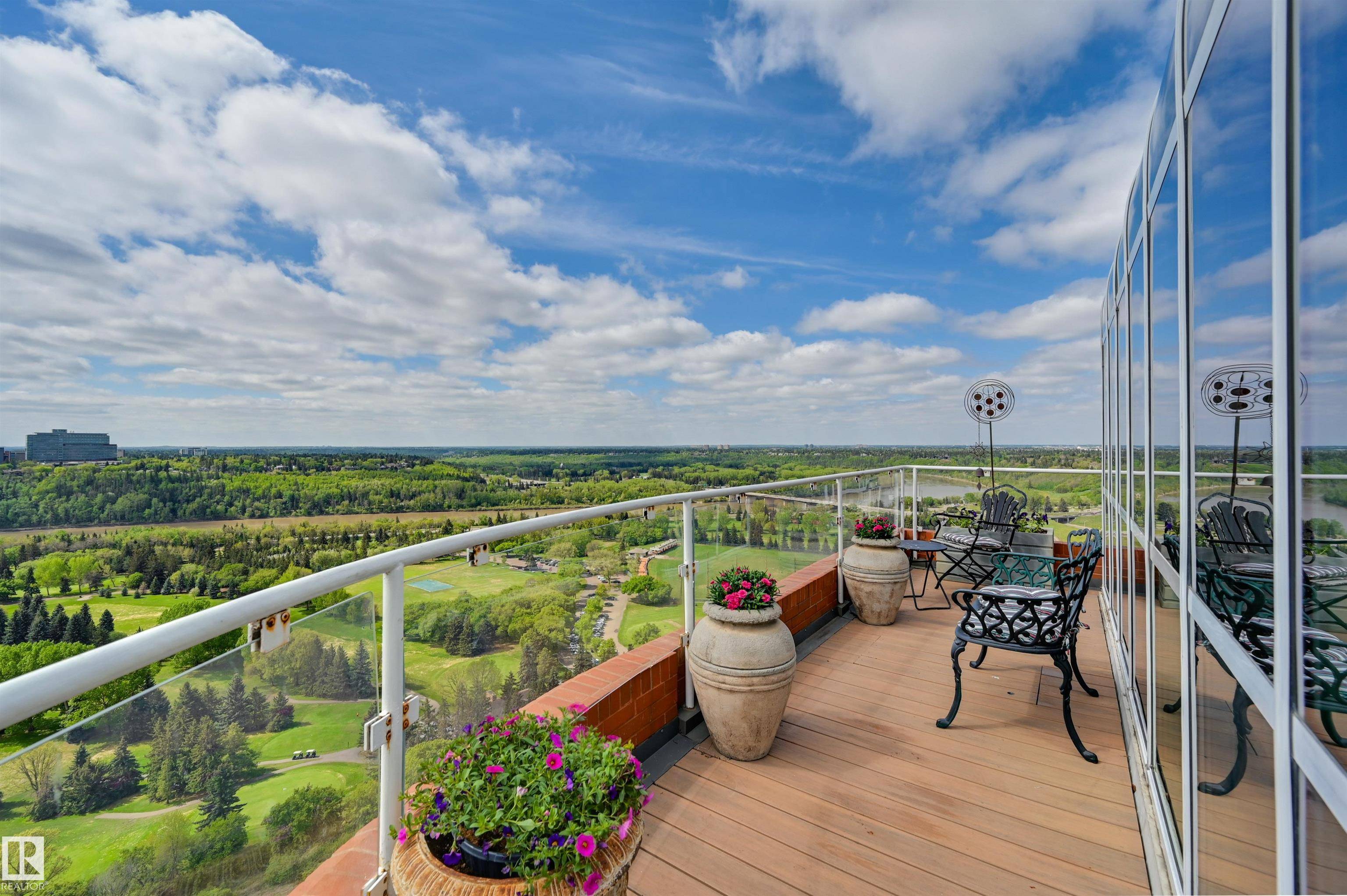Edmonton, AB T5K 1Y8,#1701 10010 119 ST NW