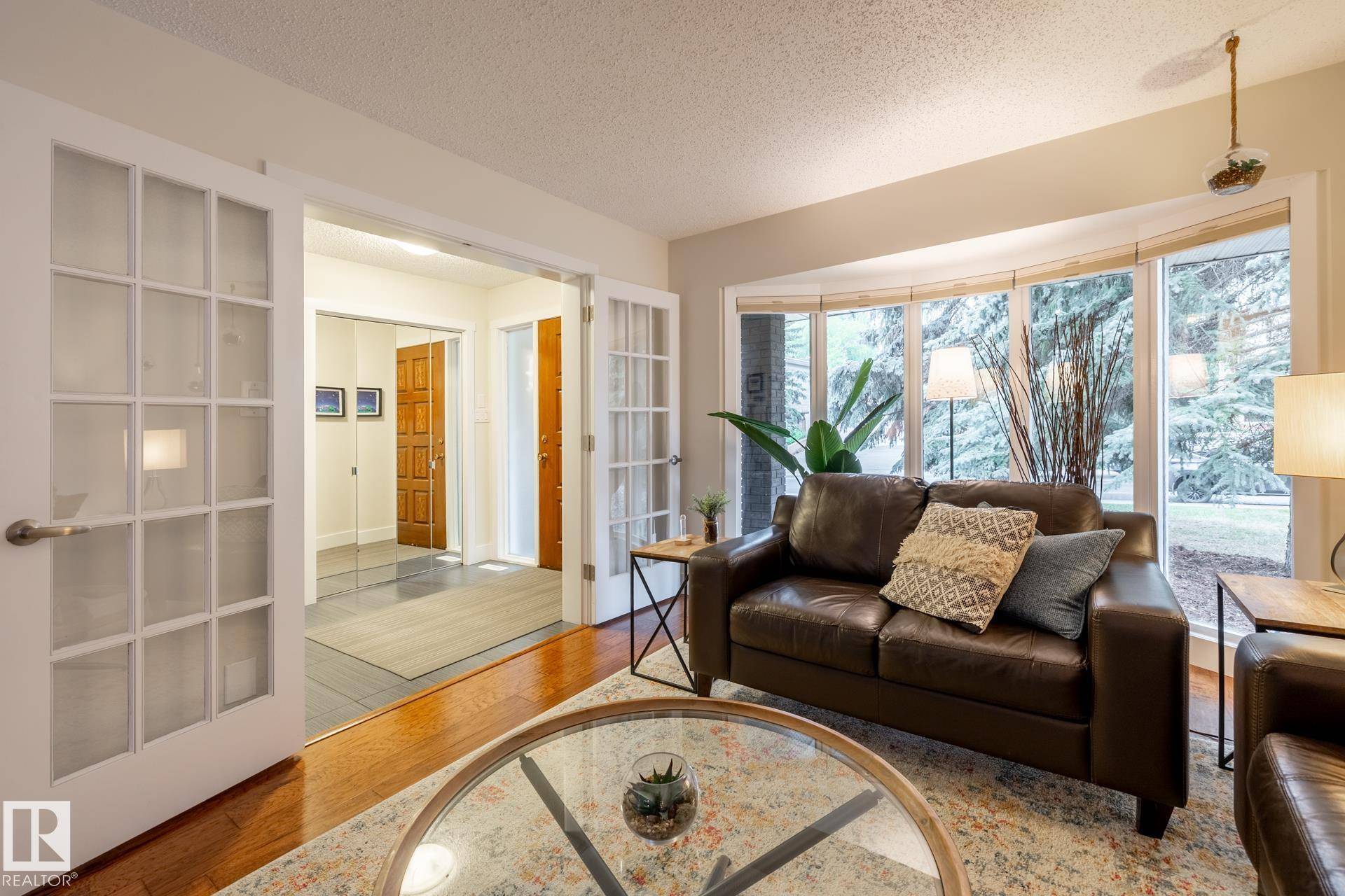 Edmonton, AB T6H 5P4,15108 RAMSAY CR NW
