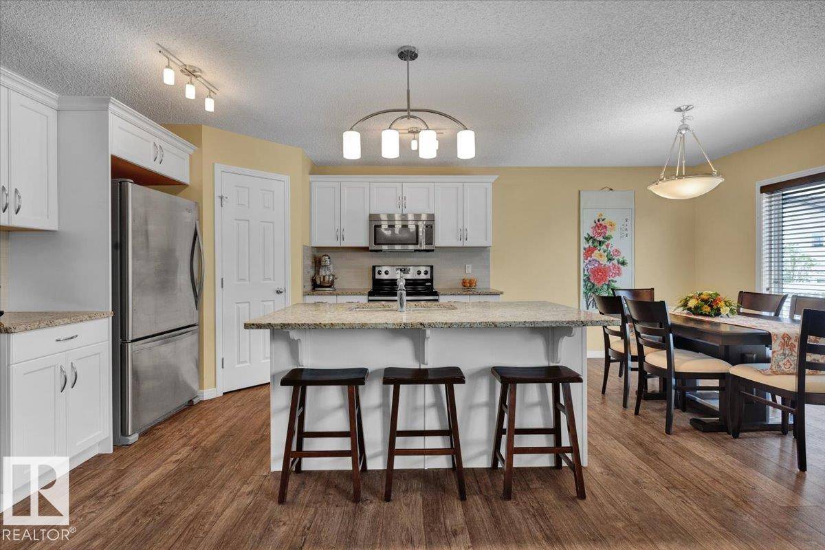 Edmonton, AB T6T 0T4,2883 MAPLE WY NW